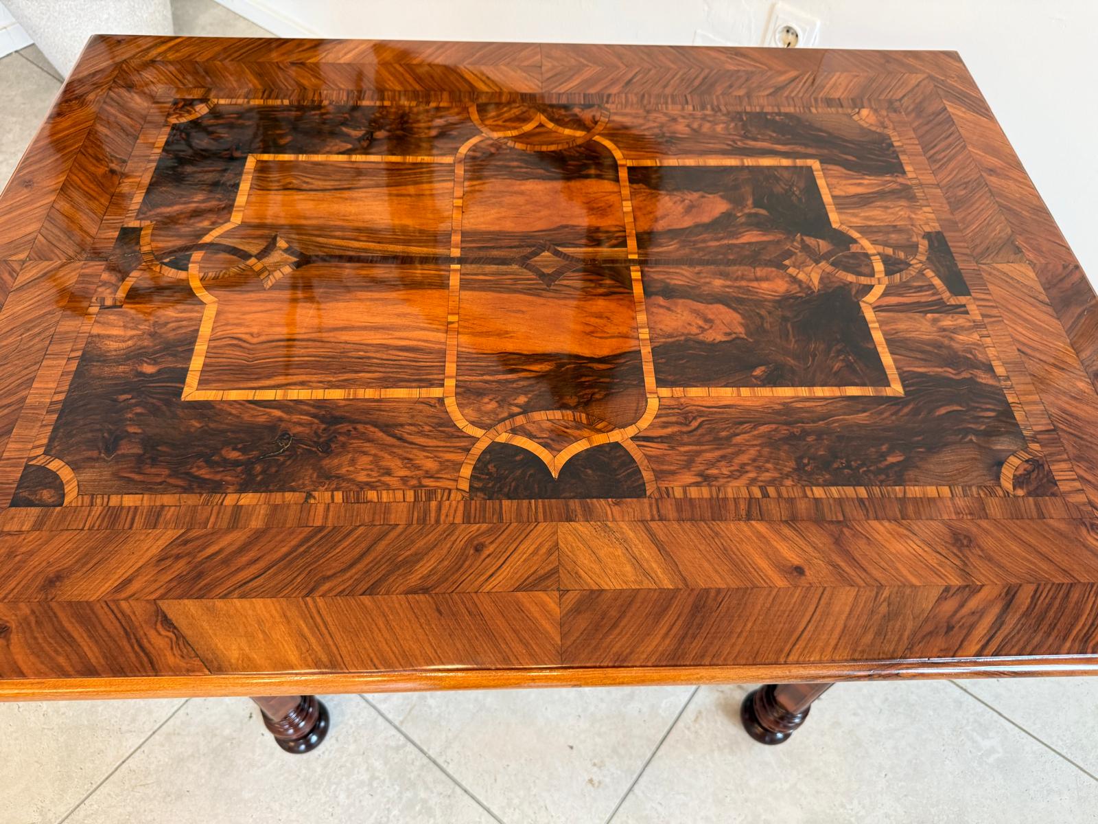 Restaurierter Barock Tisch Nussfurniert Marketiert Anquität G1834-1