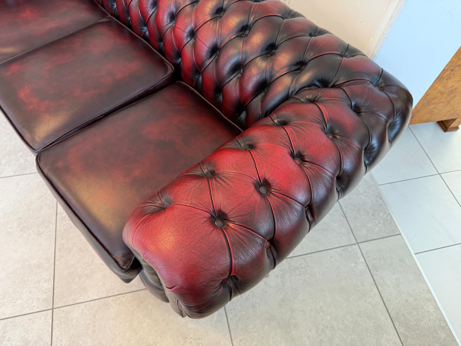 Chesterfield 3er Clubsofa Diwan Couch Oxblood Kultmöbel G1948