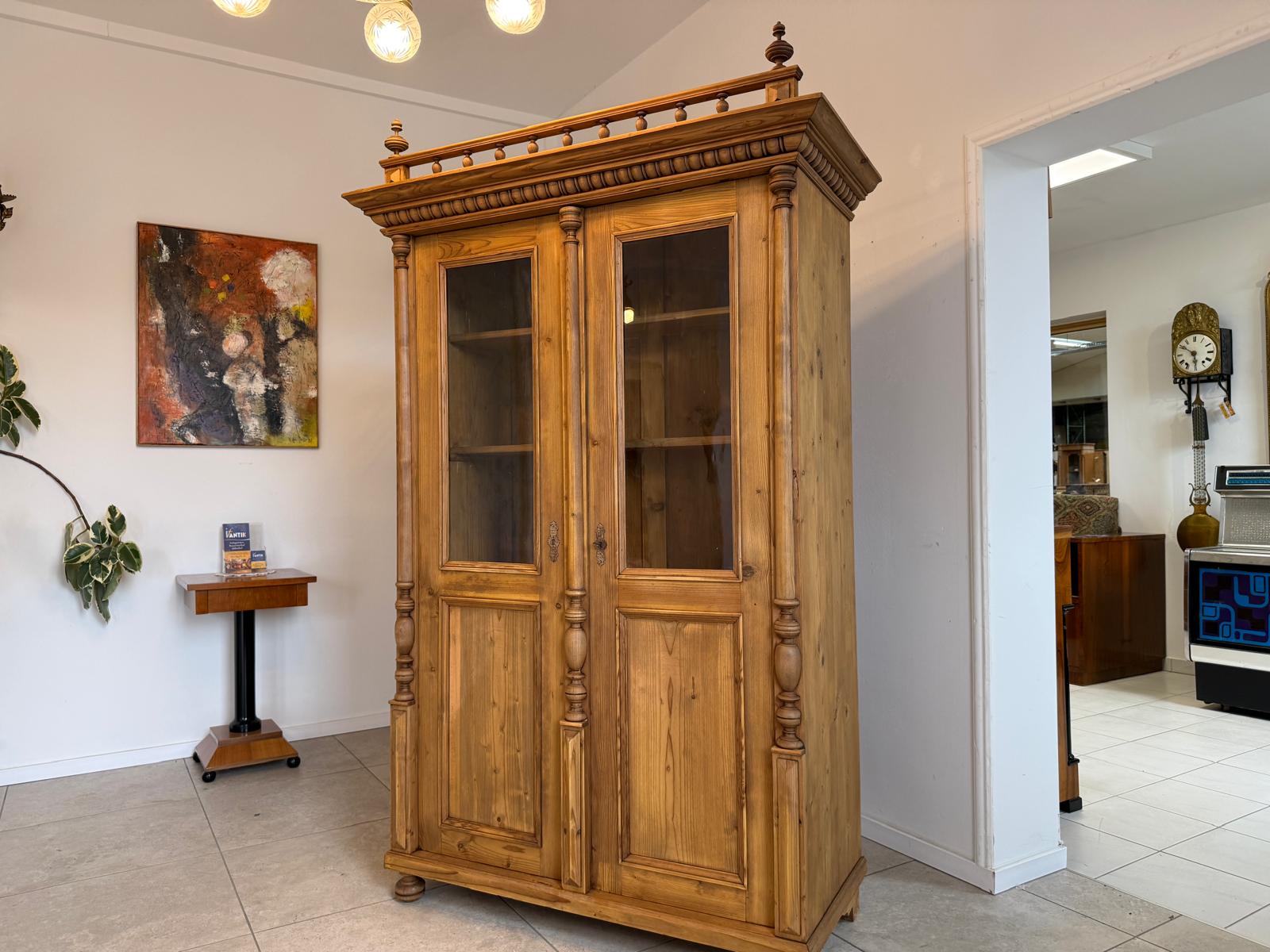 Vitrinenschrank aus der Epoche der Gründerzeit Bücherschrank D2285