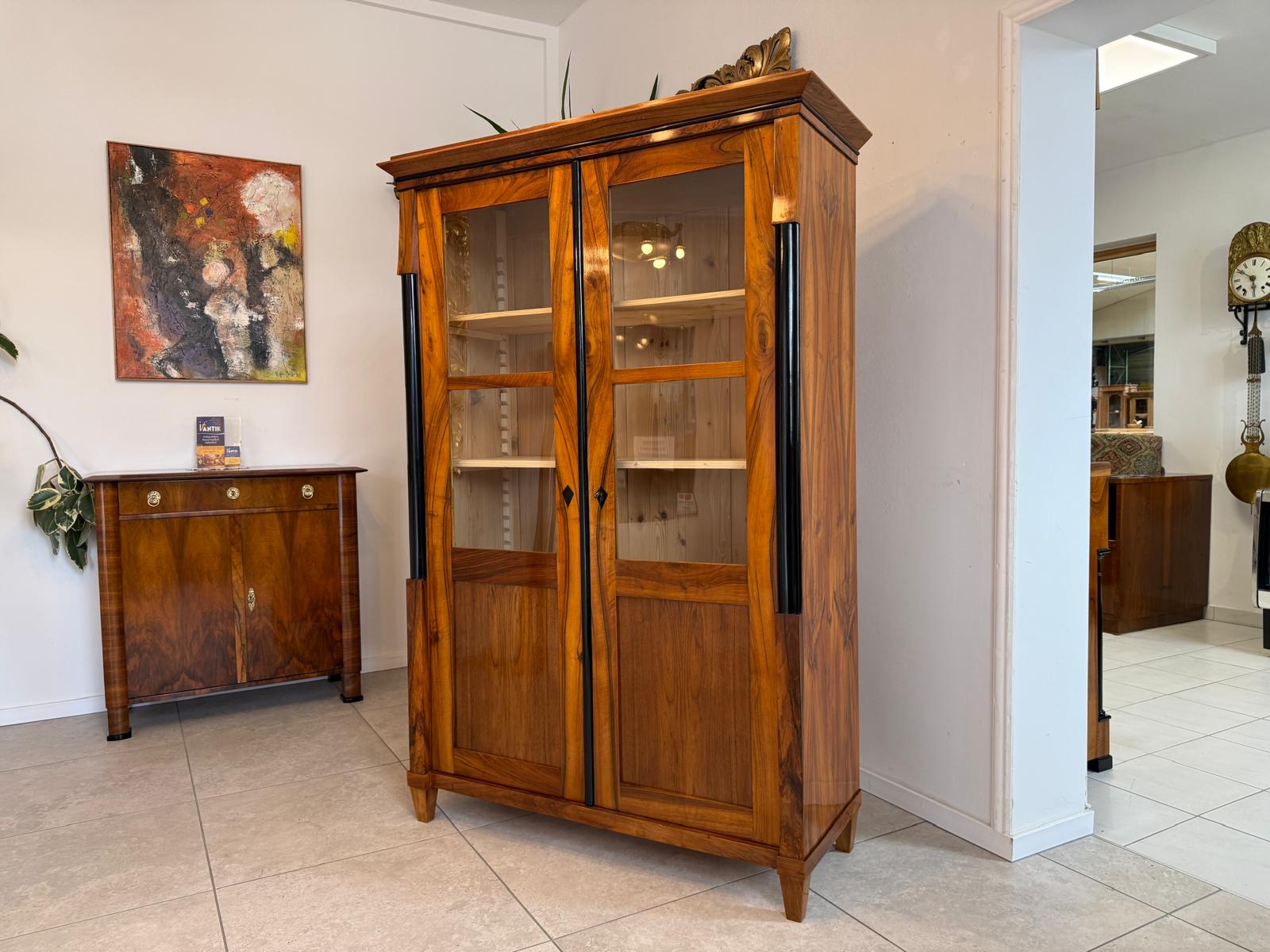 Biedermeier Vitrine Bücherschrank Restauriert Nussbaum Antiquität SALE D2294