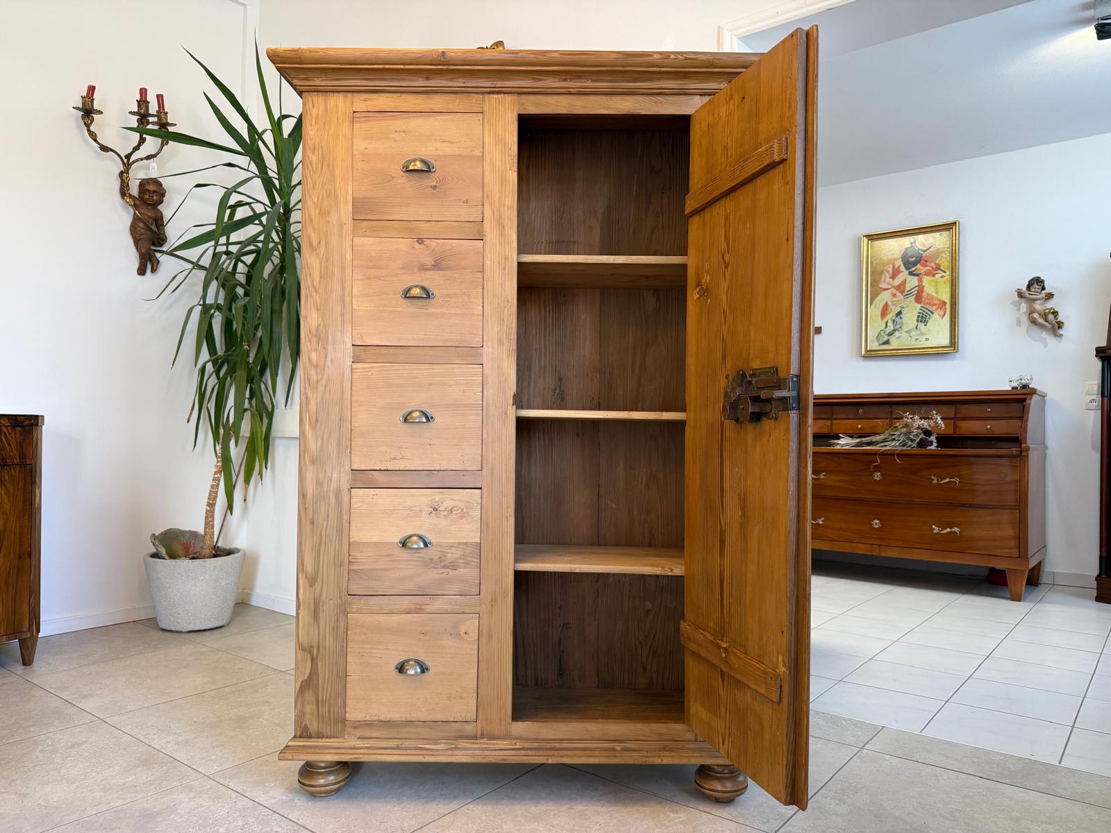 Bäuerlicher uriger Brotschrank Almerschrank Speiskasten Bauernkasten G2009