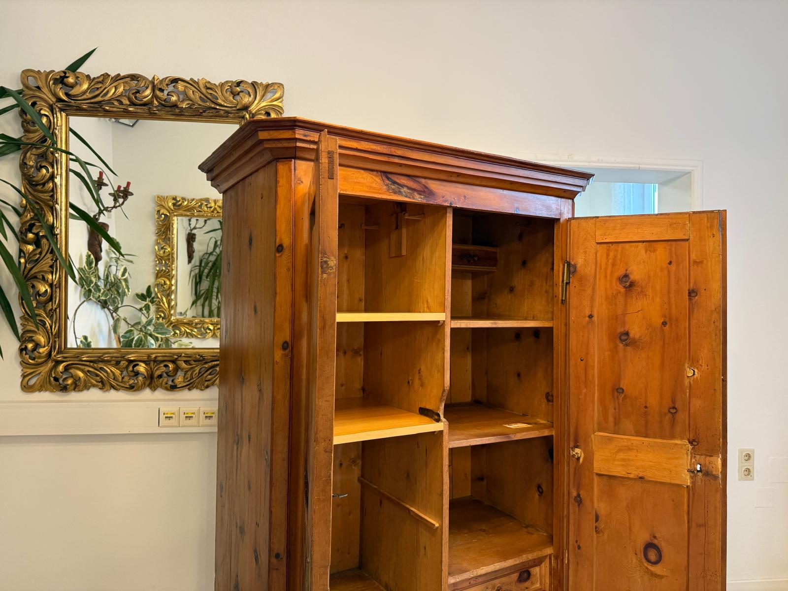 Antiker Zirbenholz Kasten Schrank Kleiderkasten Antik Feuerschrank D1158