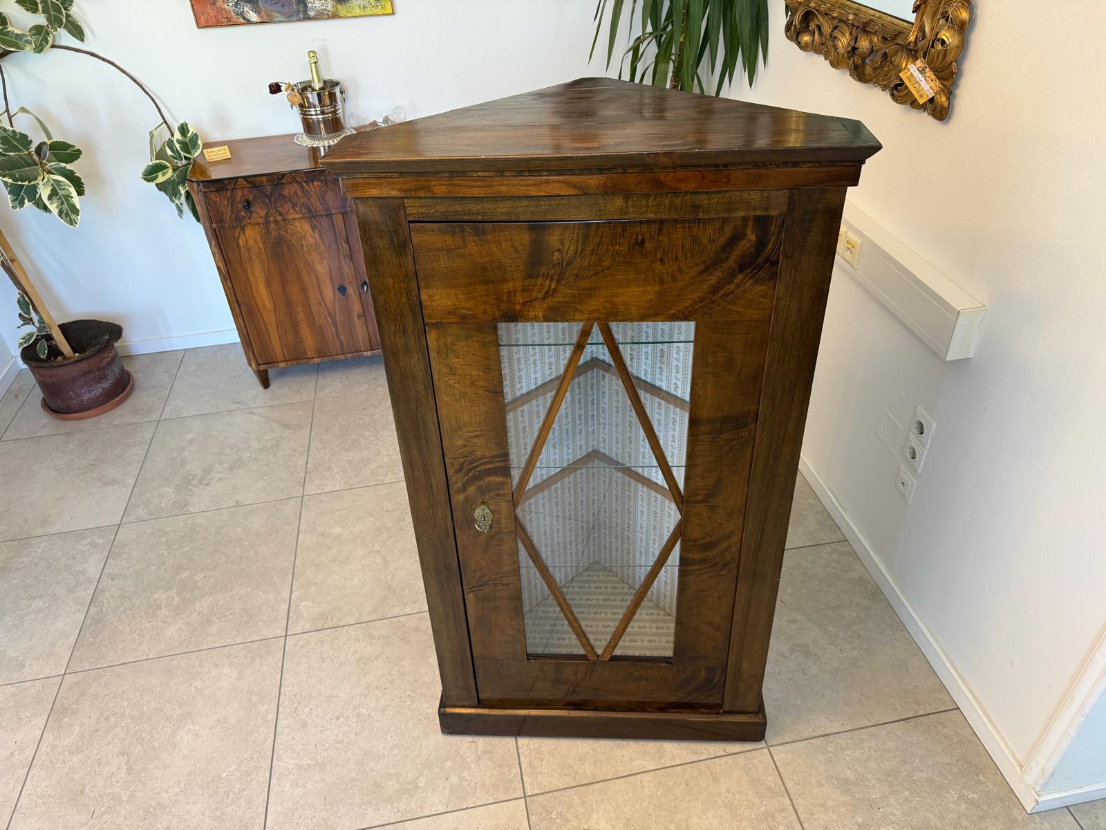 Originale Biedermeier Eckvitrine Bücherschrank Nussholz G1992