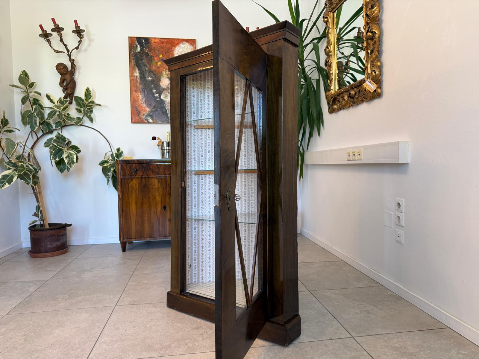 Originale Biedermeier Eckvitrine Bücherschrank Nussholz G1992