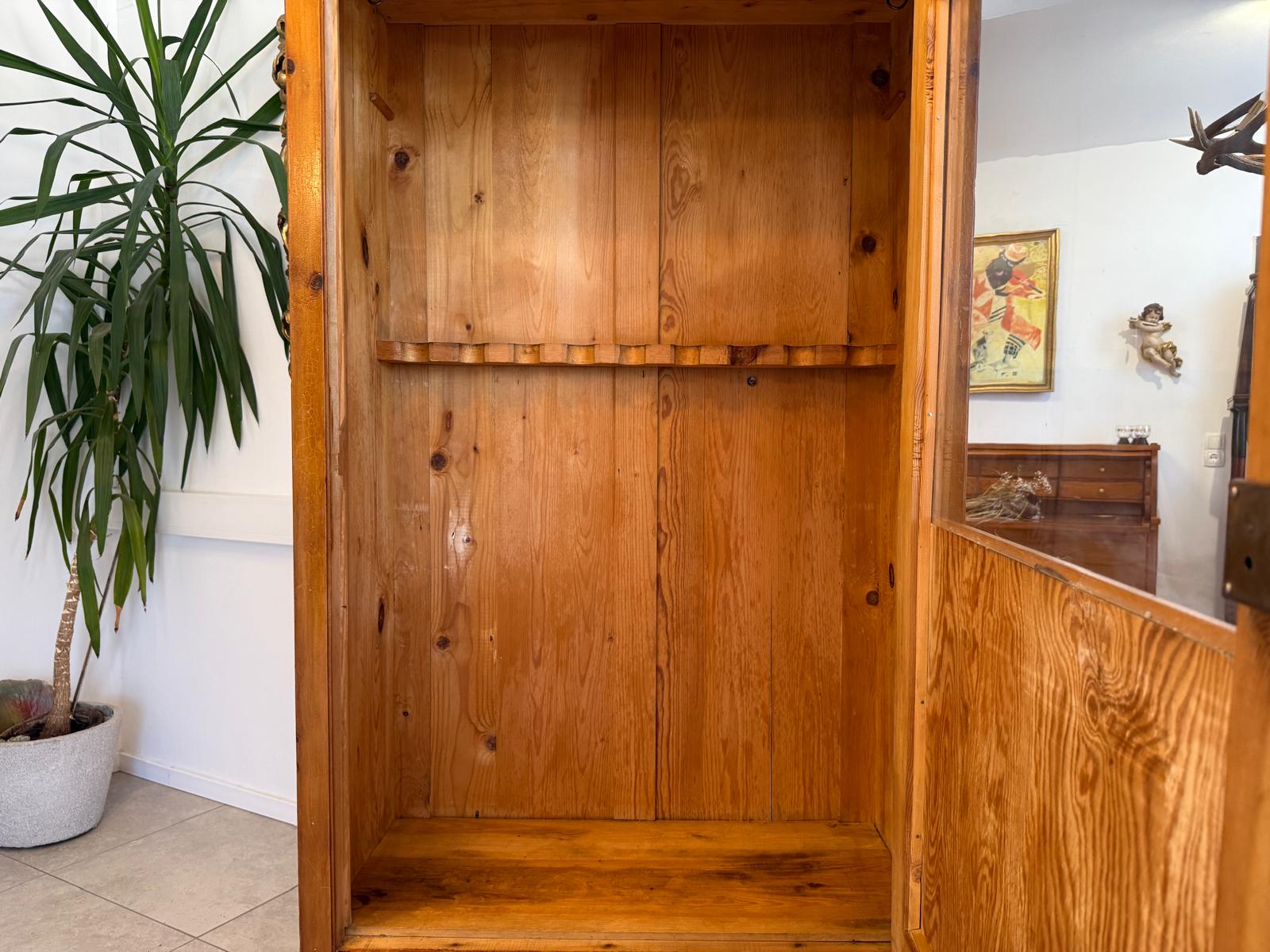 Bäuerlicher Waffenschrank Naturholz Bauernschrank Zierbenholz Kasten Landhausmöbel G1994