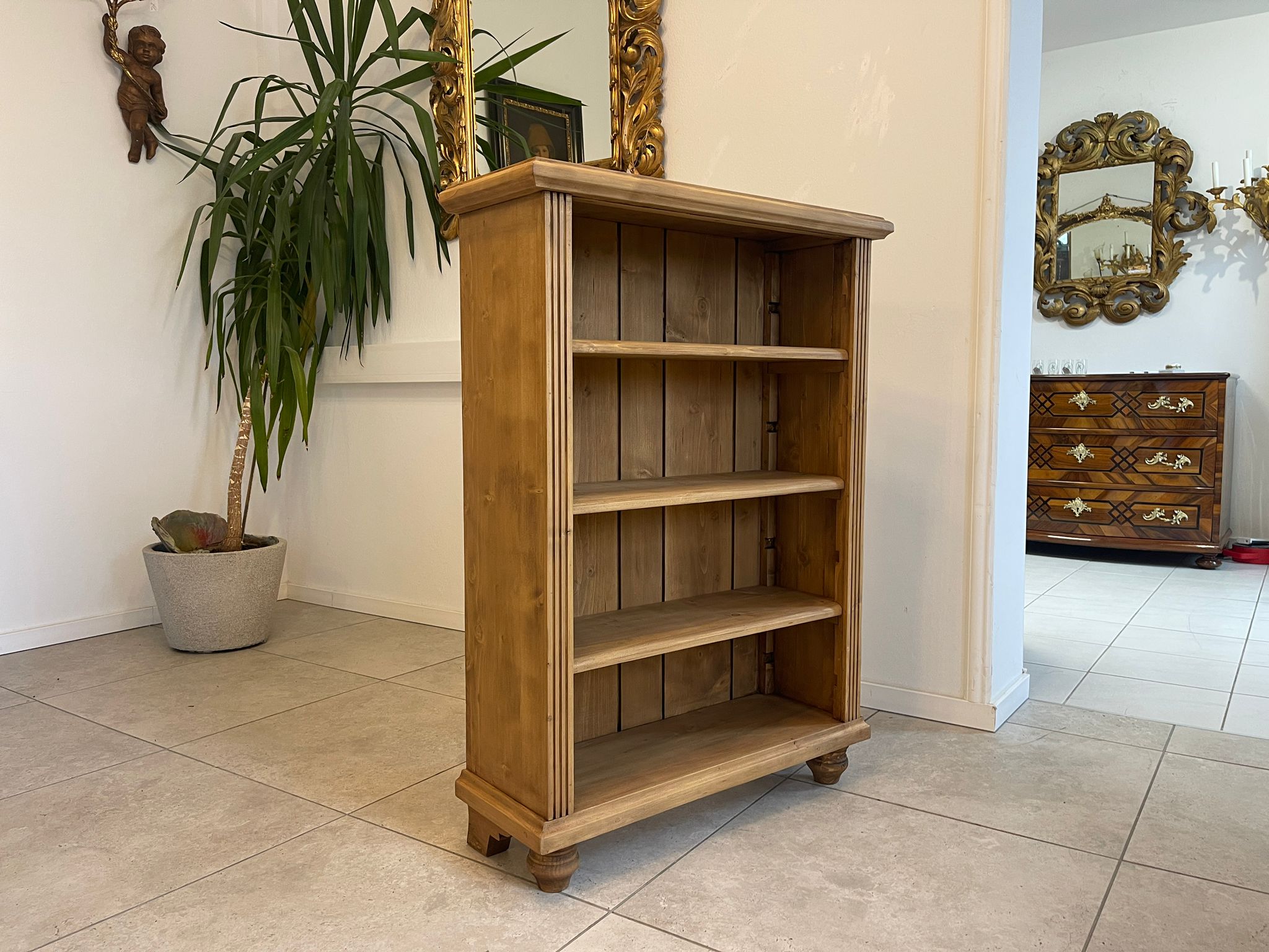 ec3121ff-a020-4647-9f60-d1c0aff34b52 Bäuerliches Regal Kommode Kasterl mit verstellbaren Tablaren A5059