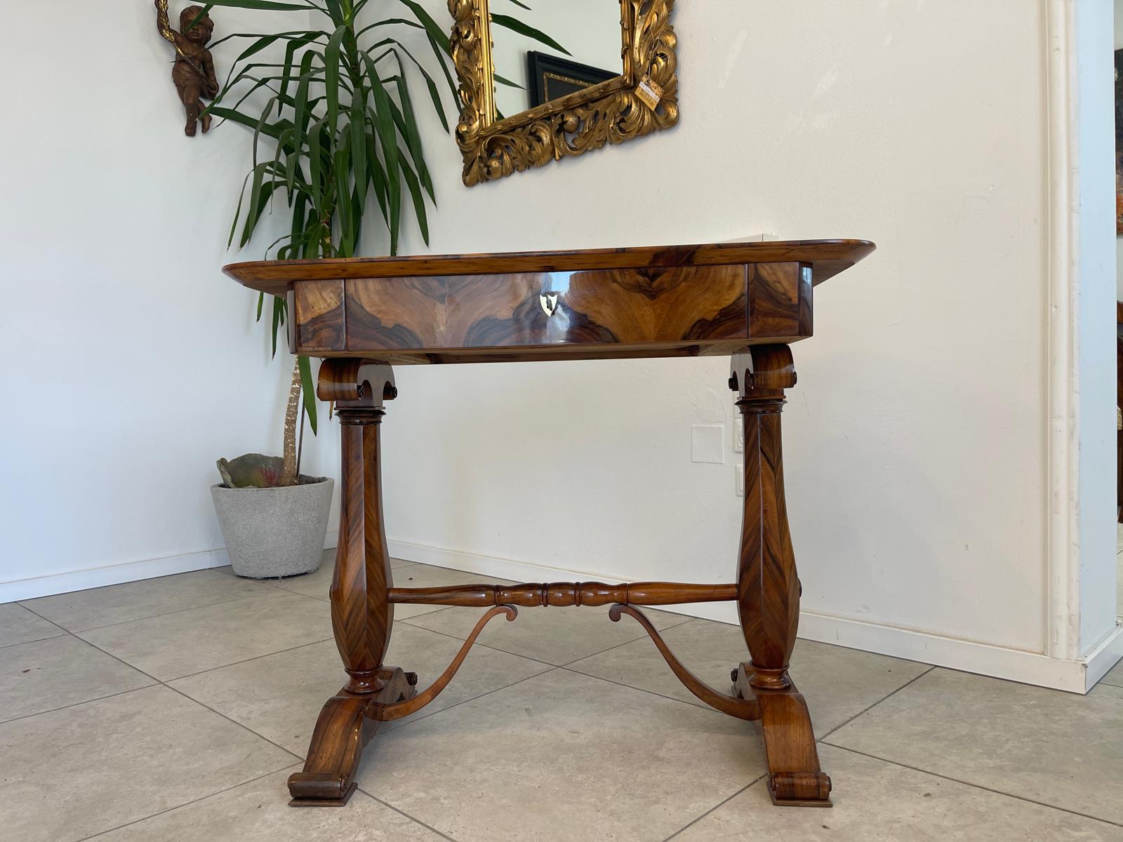 SALE Restaurierter Biedermeier Tisch Beistelltisch Dannhauser Tisch G1370