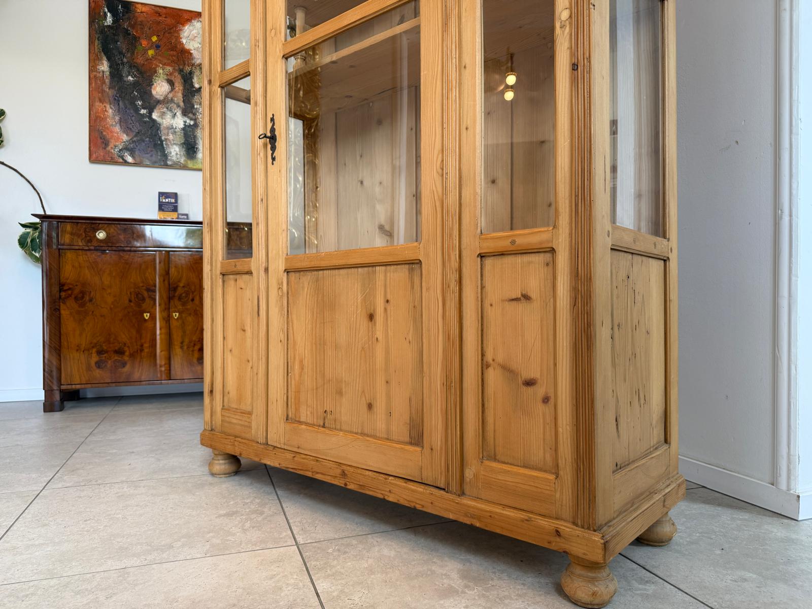 Bäuerliche Vitrine Bauernvitrine Bauernschrank Naturholz Bücherschrank D2579