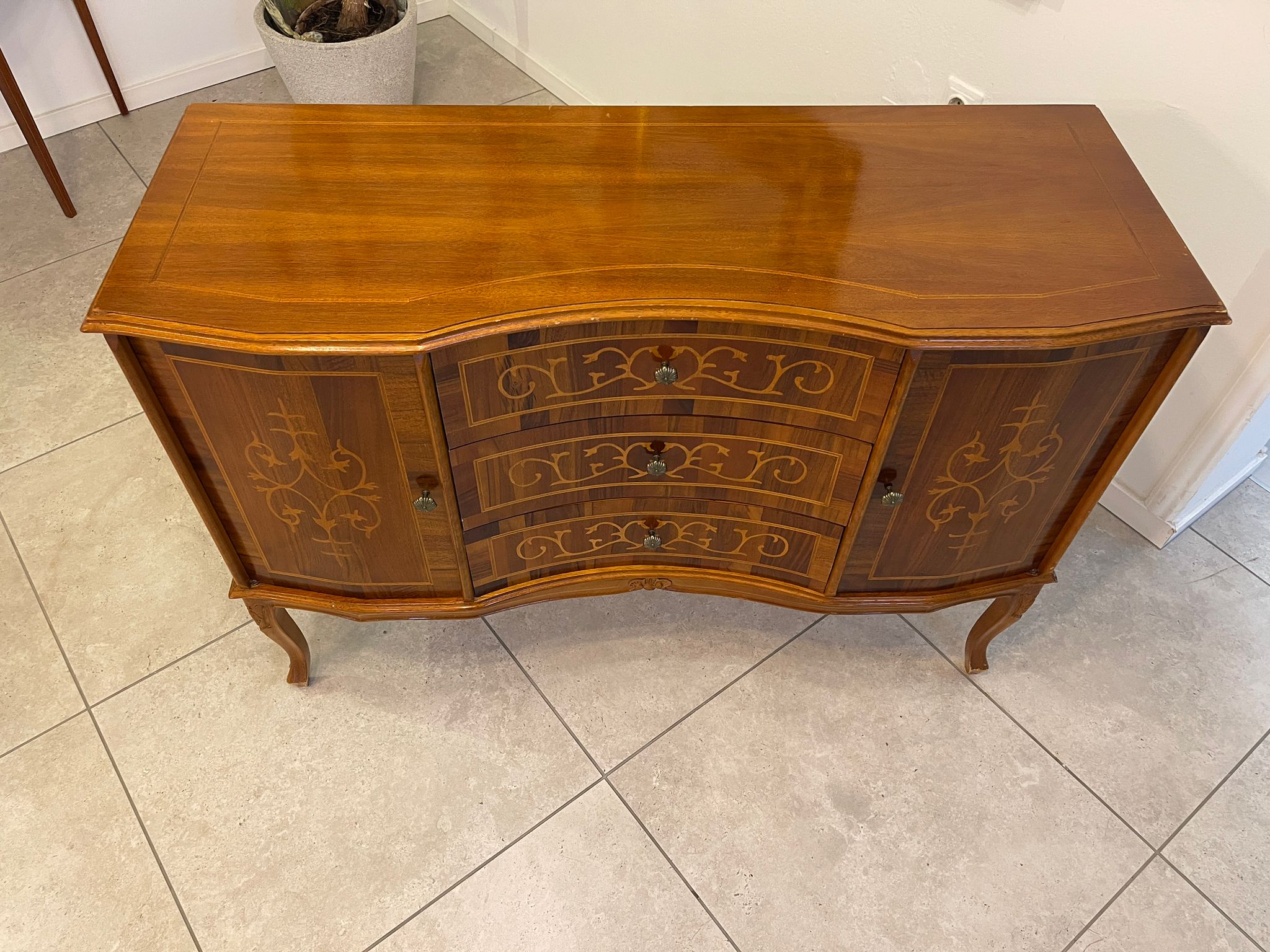 14d33225-3a9f-45eb-bb38-dac23b916e3a Anrichte Sideboard Kommode Barockstilkommode 3 Laden Kommode A5119