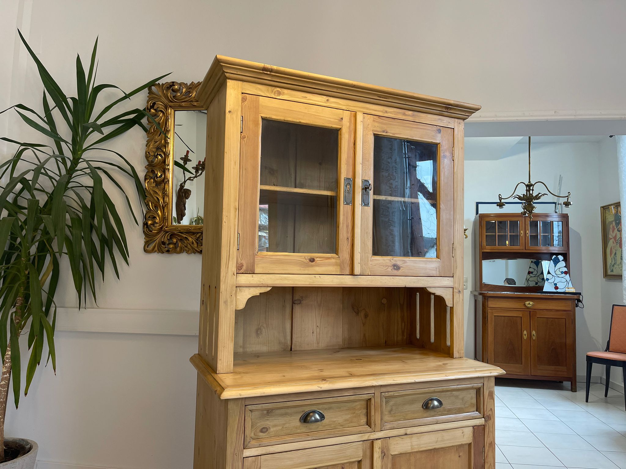 a56d9826-3da0-44f0-8b3b-19e4114e57d7 Traum Jugendstil Kredenz Vitrine Küchenkredenz Bauernmöbel A5084
