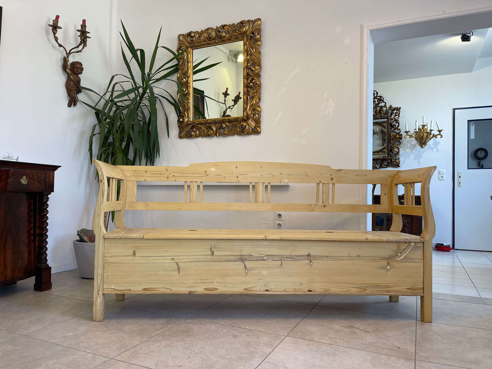 08cf1040-6227-486e-bb59-a987a38d581b Truhenbank Biedermeier Bank Landhausbank Provinziell A4900