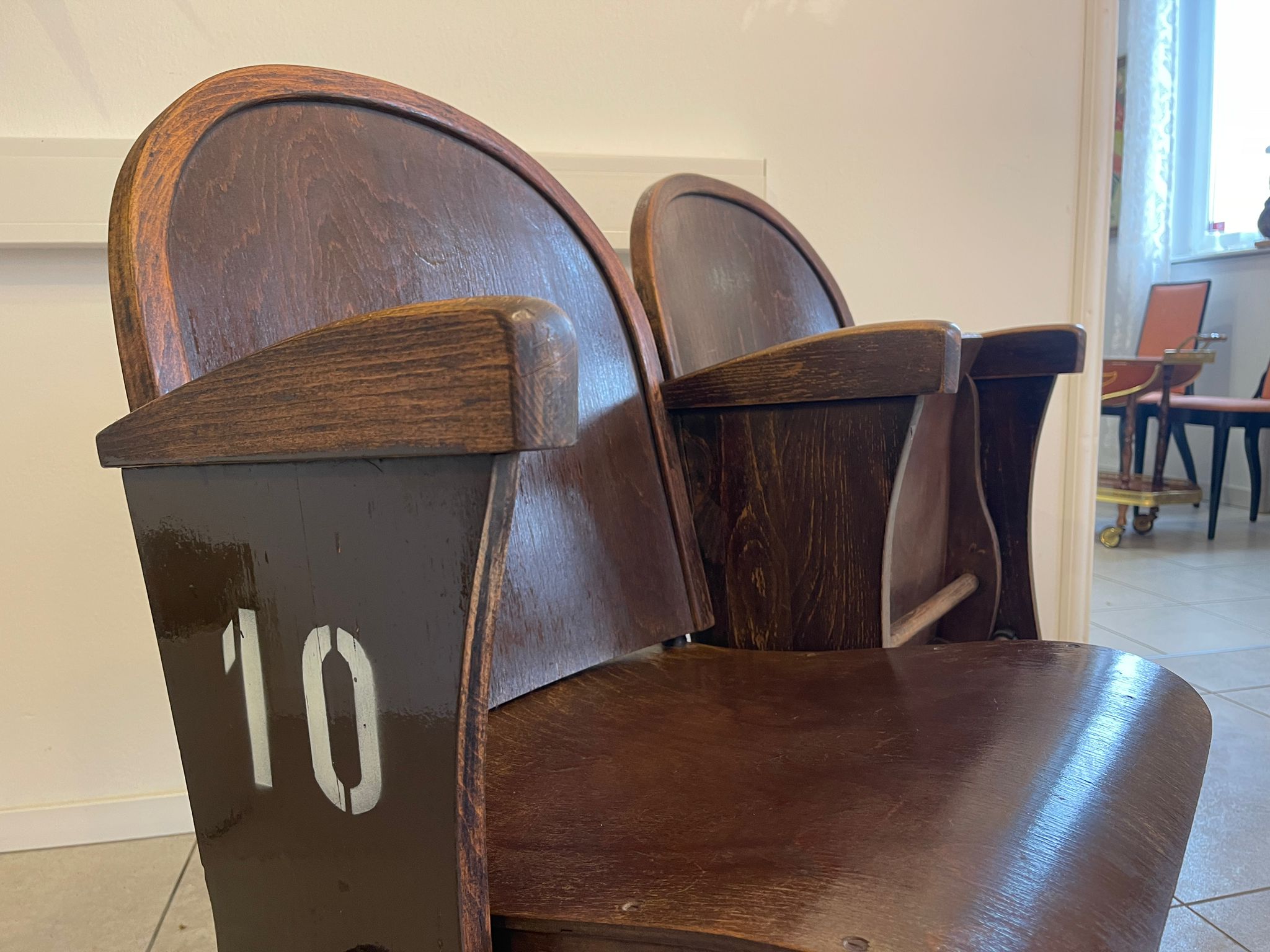 a7b15d0d-364f-45a4-839d-056c478b4392 Praktische Kinostuhlreihe Kinosessel 2er Reihe Klappstuhl Braun A5070