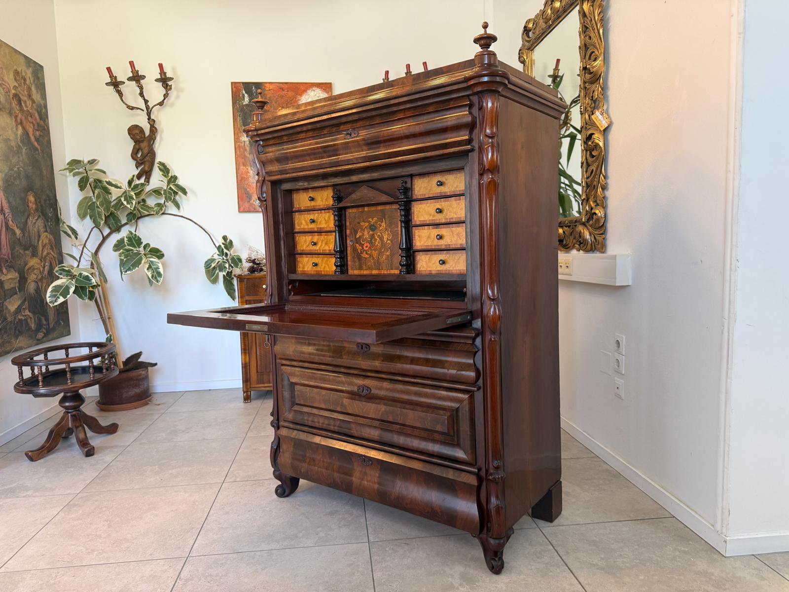 Sale Restaurierter Biedermeier Sekretär Schreibpult Nussholz D2905