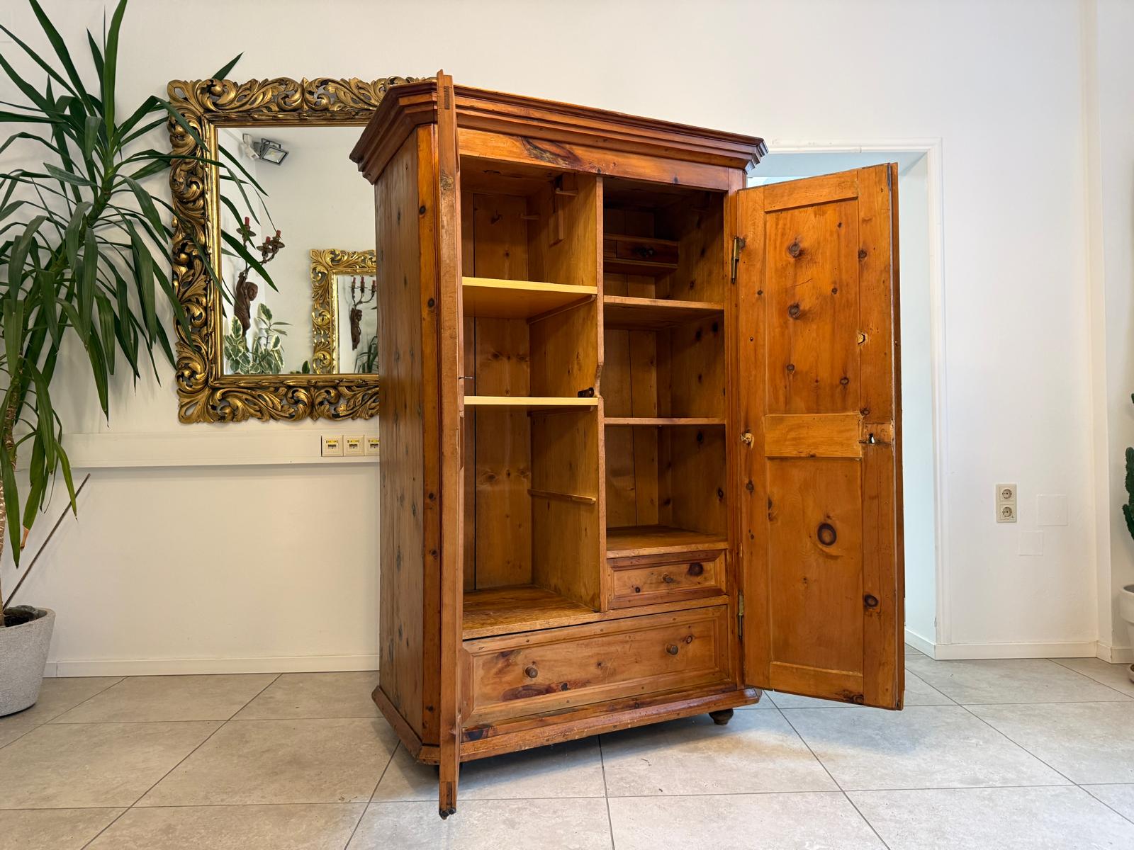 Antiker Zirbenholz Kasten Schrank Kleiderkasten Antik Feuerschrank D1158