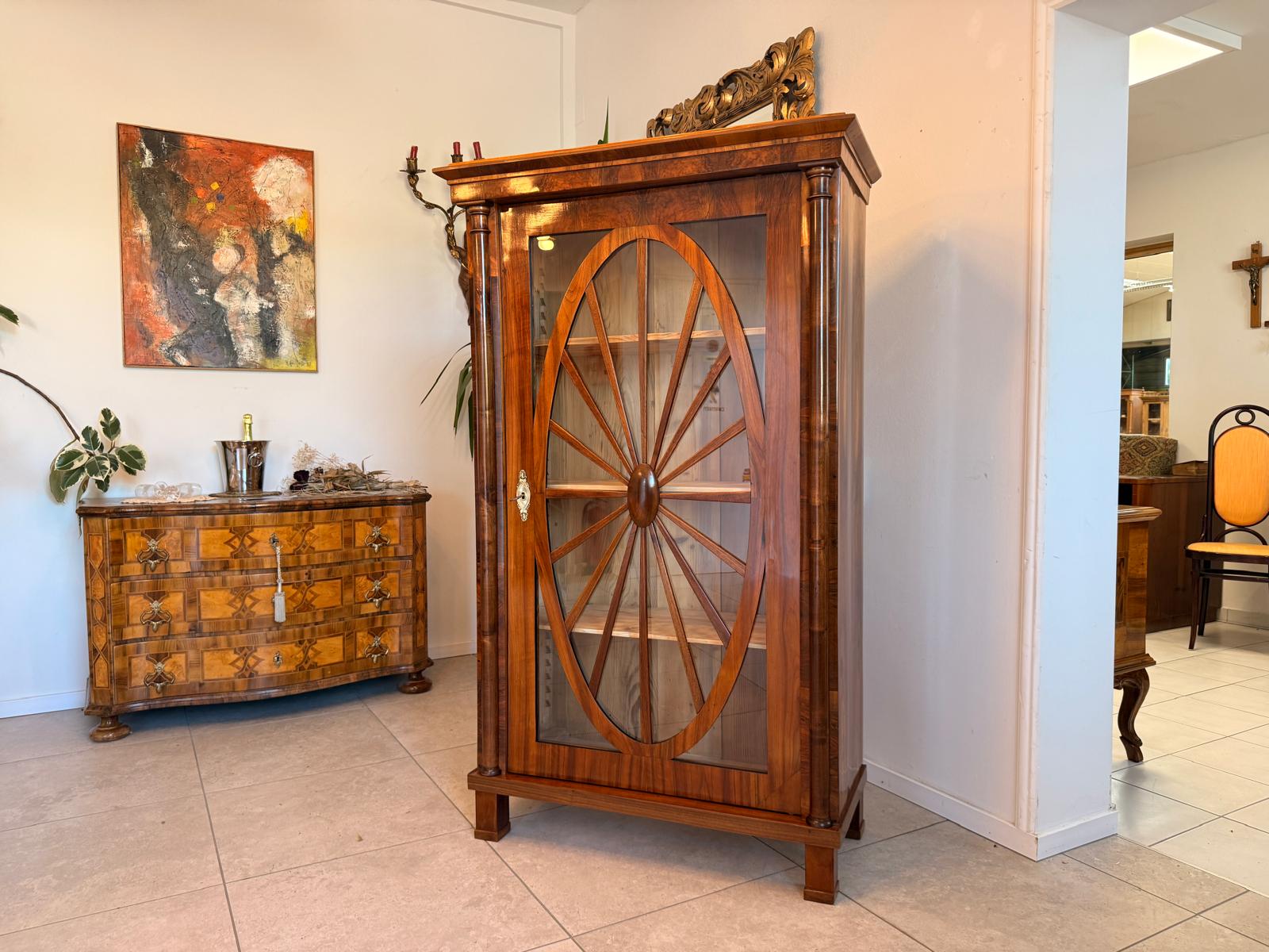 Biedermeier Vitrine Sonnenvitrine Bibliotheksschrank Nussholz Restauriert D2767