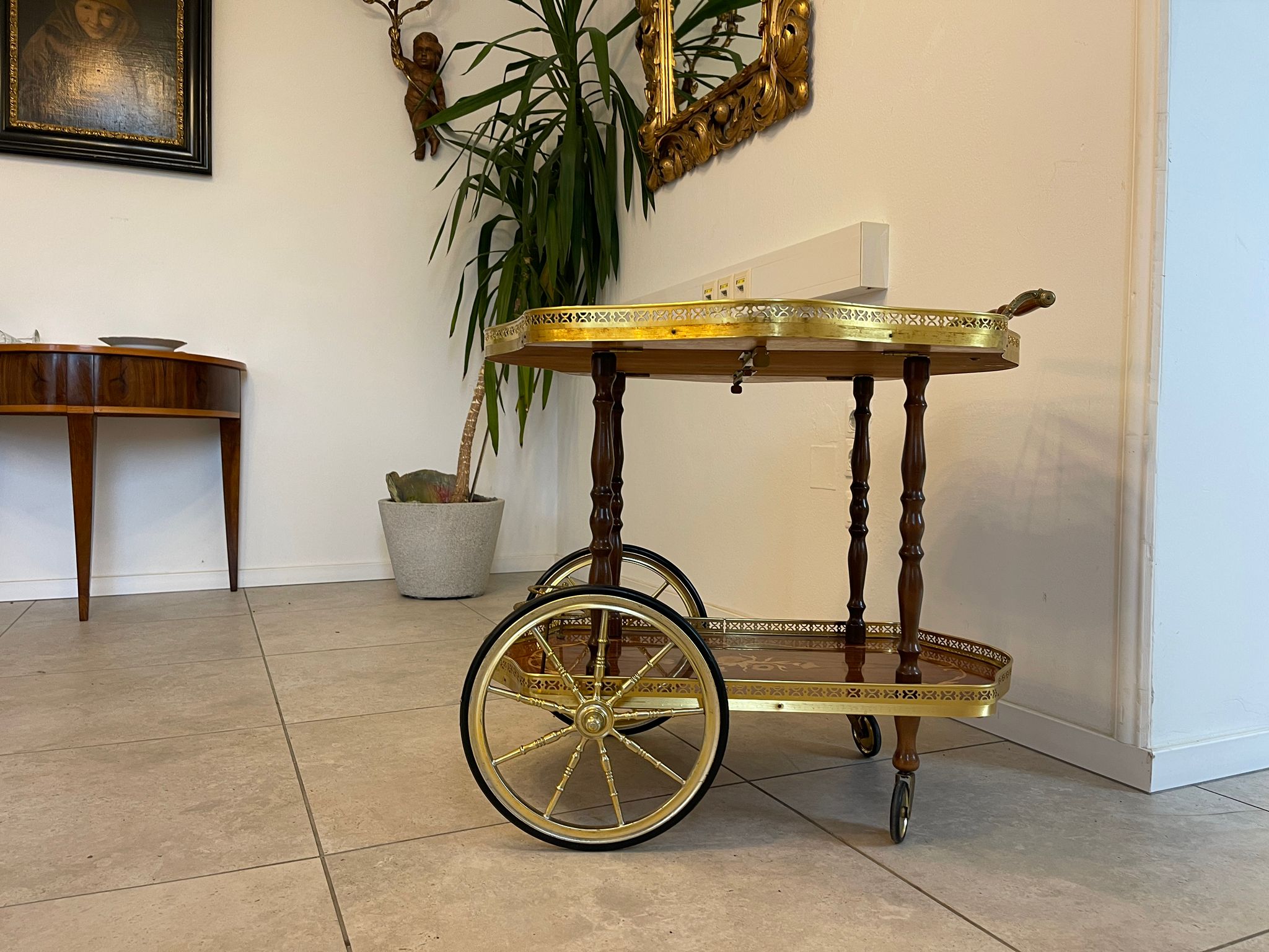 30bf11a3-9639-46f5-aa79-feca14560afc Barockstil Serviertisch Frühstückstisch Intarsien Designertisch A5068