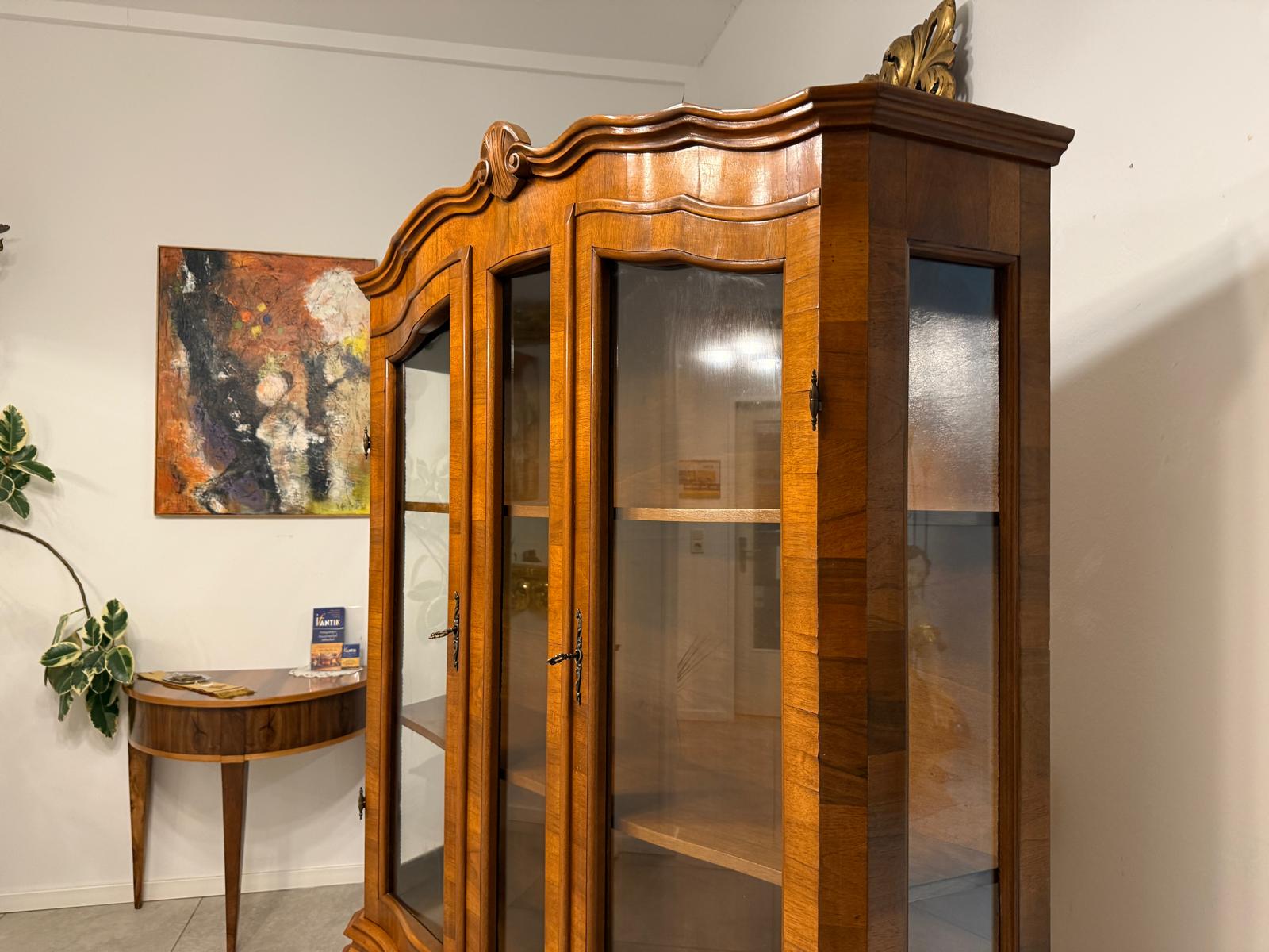 Barockstil Vitrine Nussholz Glasschrank Bücherschrank G2259