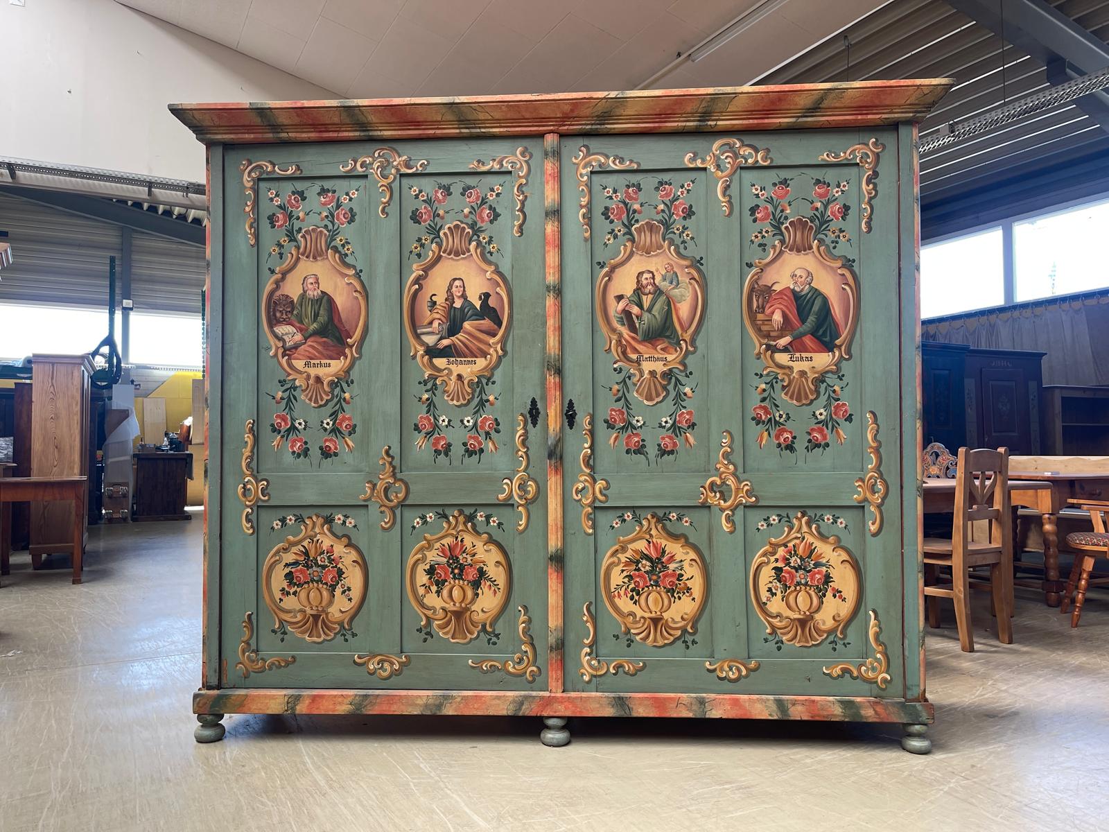 Antiker Sakristei-Schrank Antiquität Rarität Apostelschrank Bauernschrank Handbemalt G1304