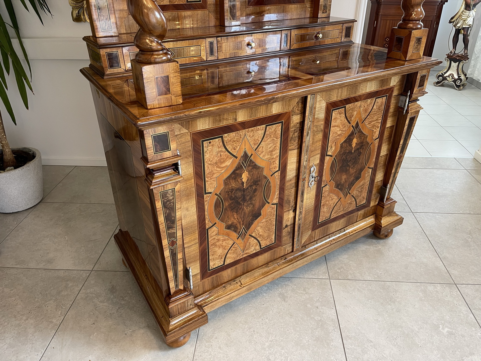 bauernschrank-bauernmoebel_137 Barock Sekretär Tabernakel Antiquität Stollenschrank mit Vollsäulen B1636