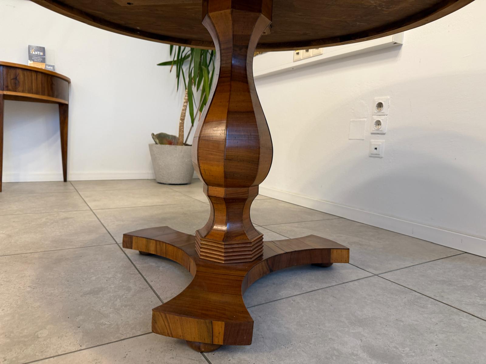 Spätbiedermeier Tischerl Beistelltisch Nähtisch Nussholz G2326