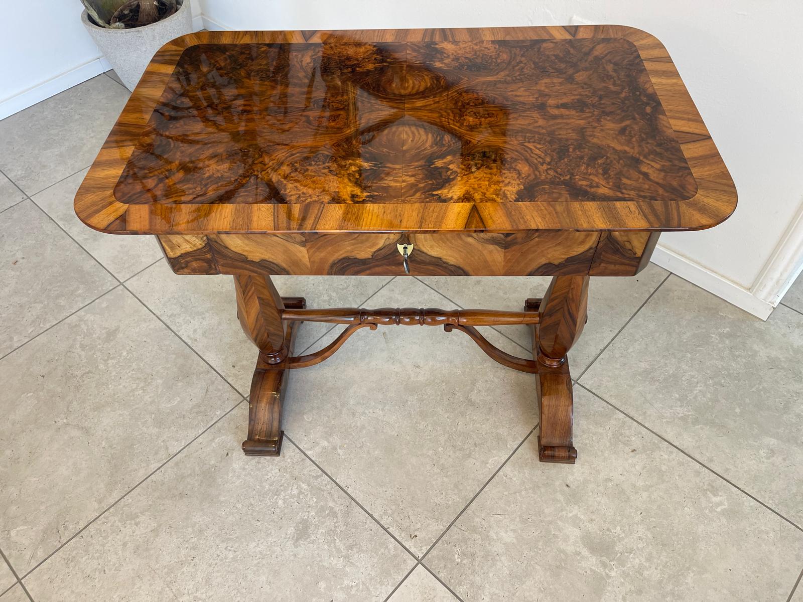 SALE Restaurierter Biedermeier Tisch Beistelltisch Dannhauser Tisch G1370
