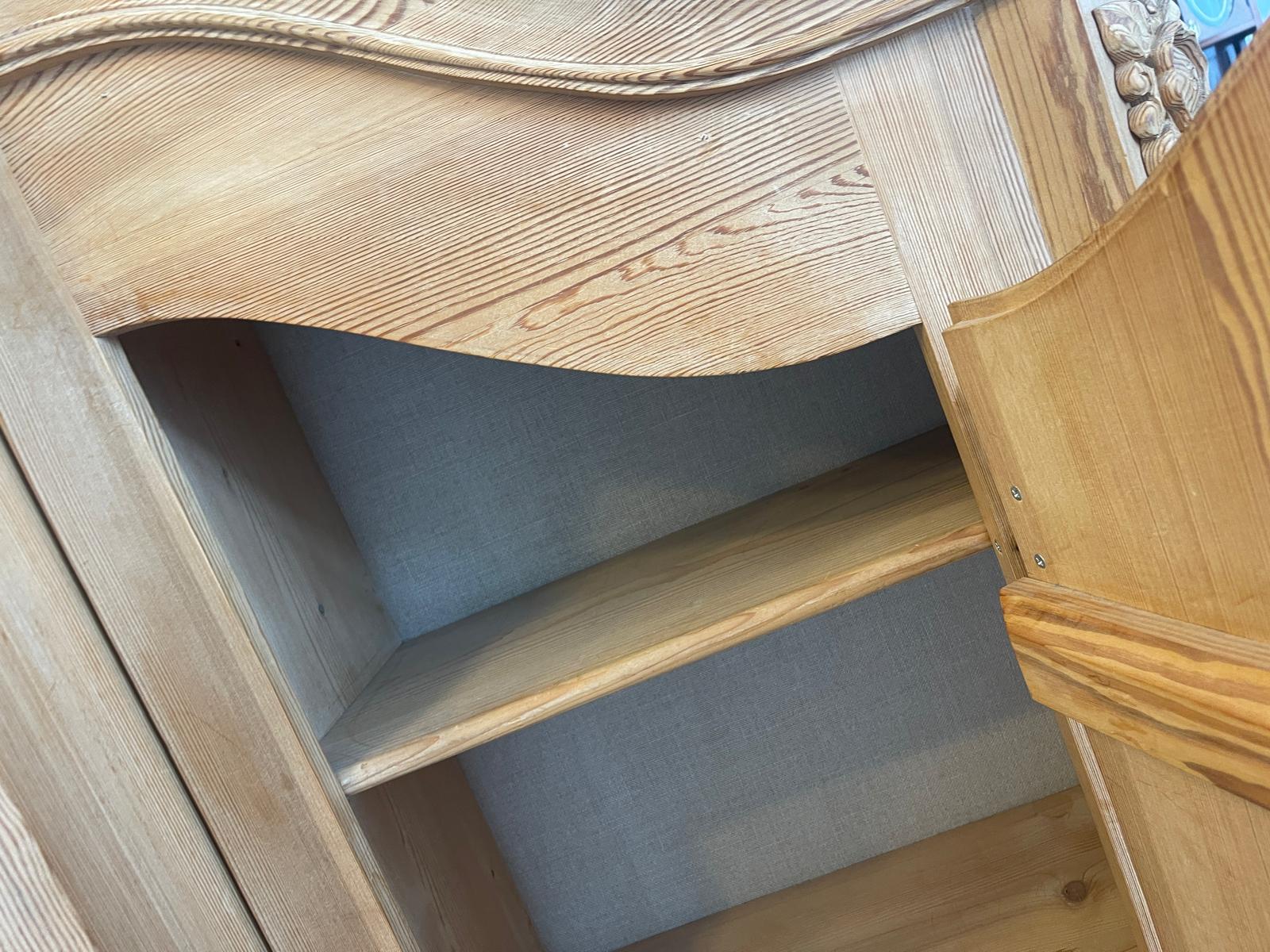 hübscher Bauernschrank Landhausschrank Barockstil  Eckschrank G1361