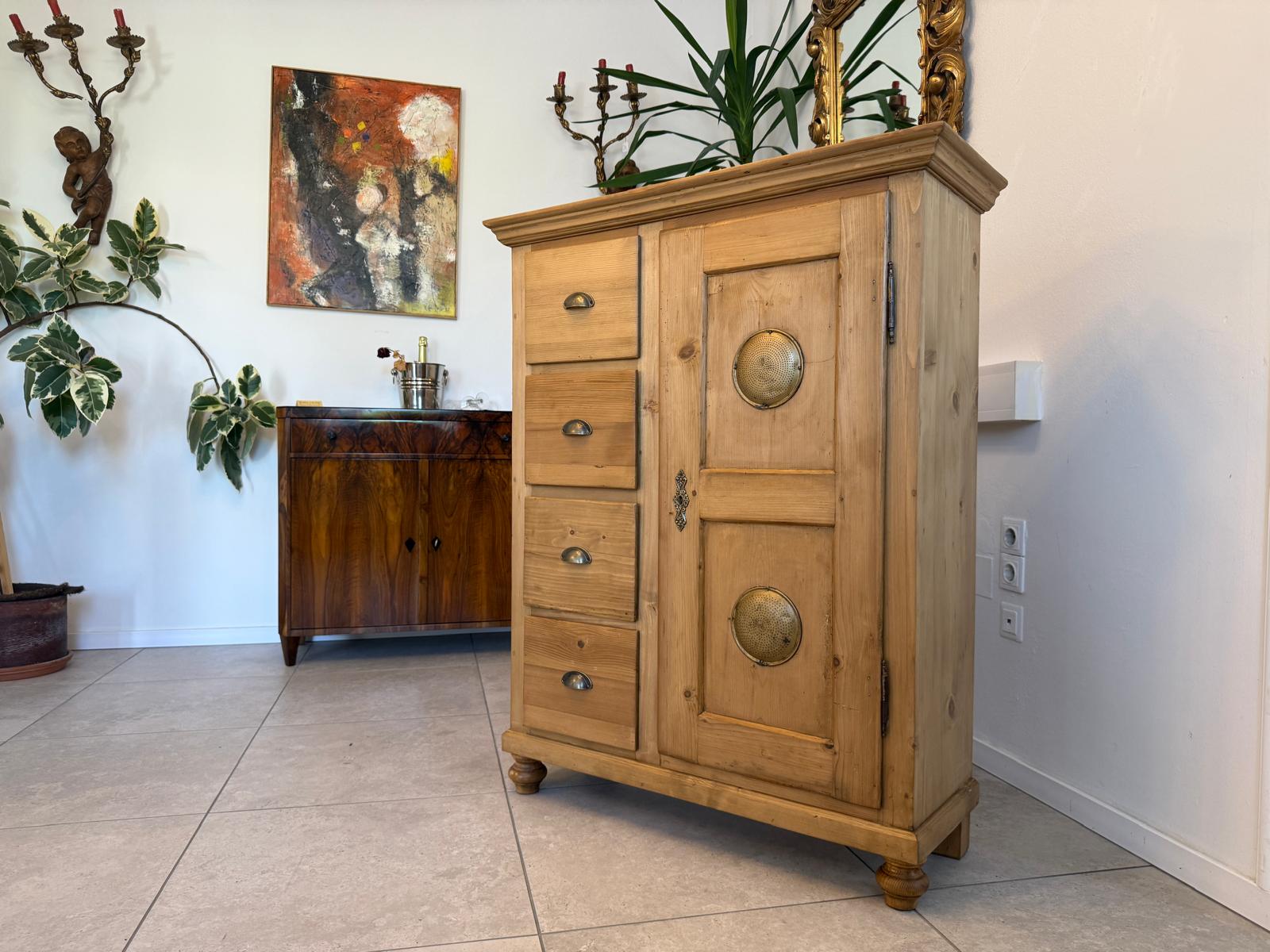 Bäuerlicher Brotschrank Almerschrank Speiskasten Bauernkasten G1929