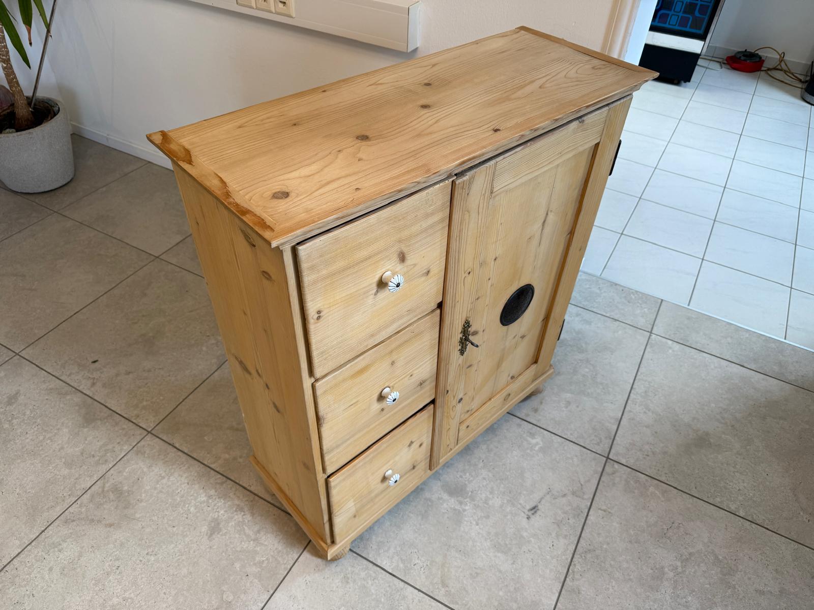 Bäuerlicher uriger Brotschrank Almerschrank Speiskasten Bauernkasten Antik D1202