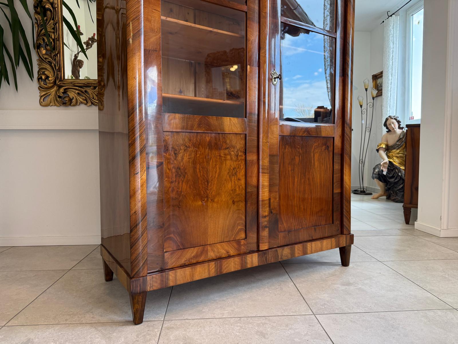 Biedermeier Vitrine Bücherschrank Restauriert Nussbaum Antiquität SALE D2372