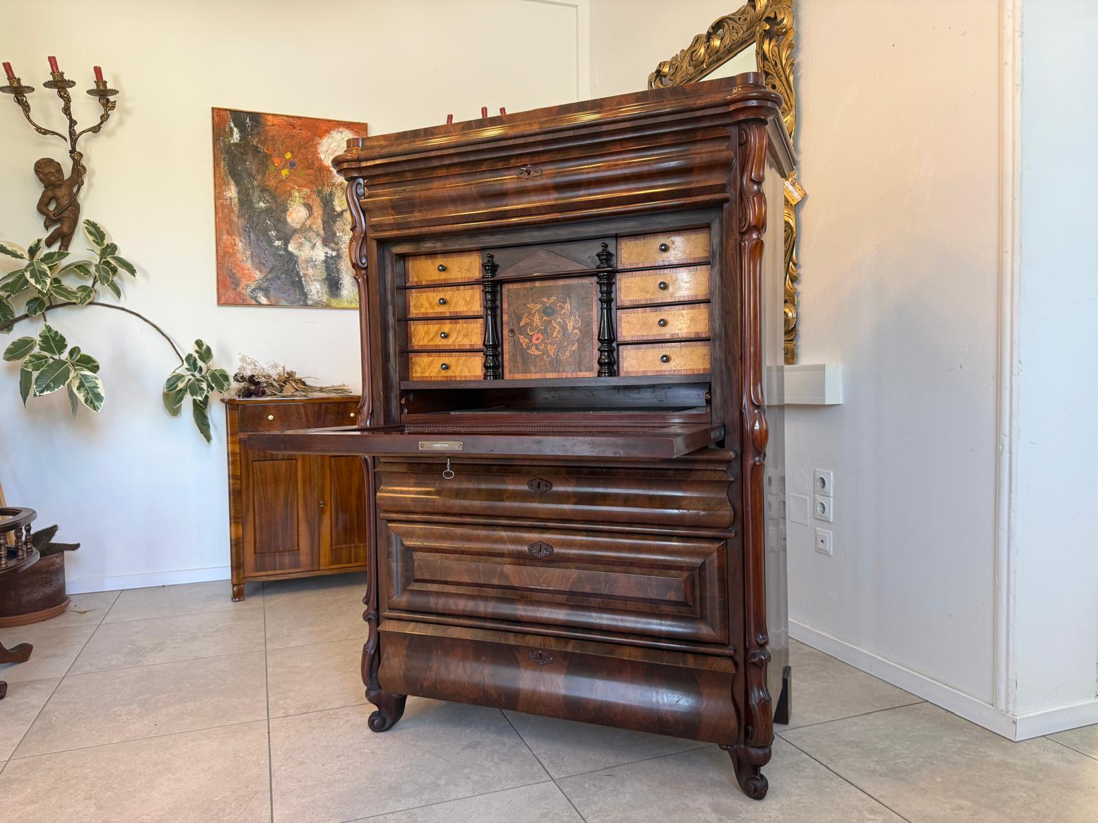 Sale Restaurierter Biedermeier Sekretär Schreibpult Nussholz D2905