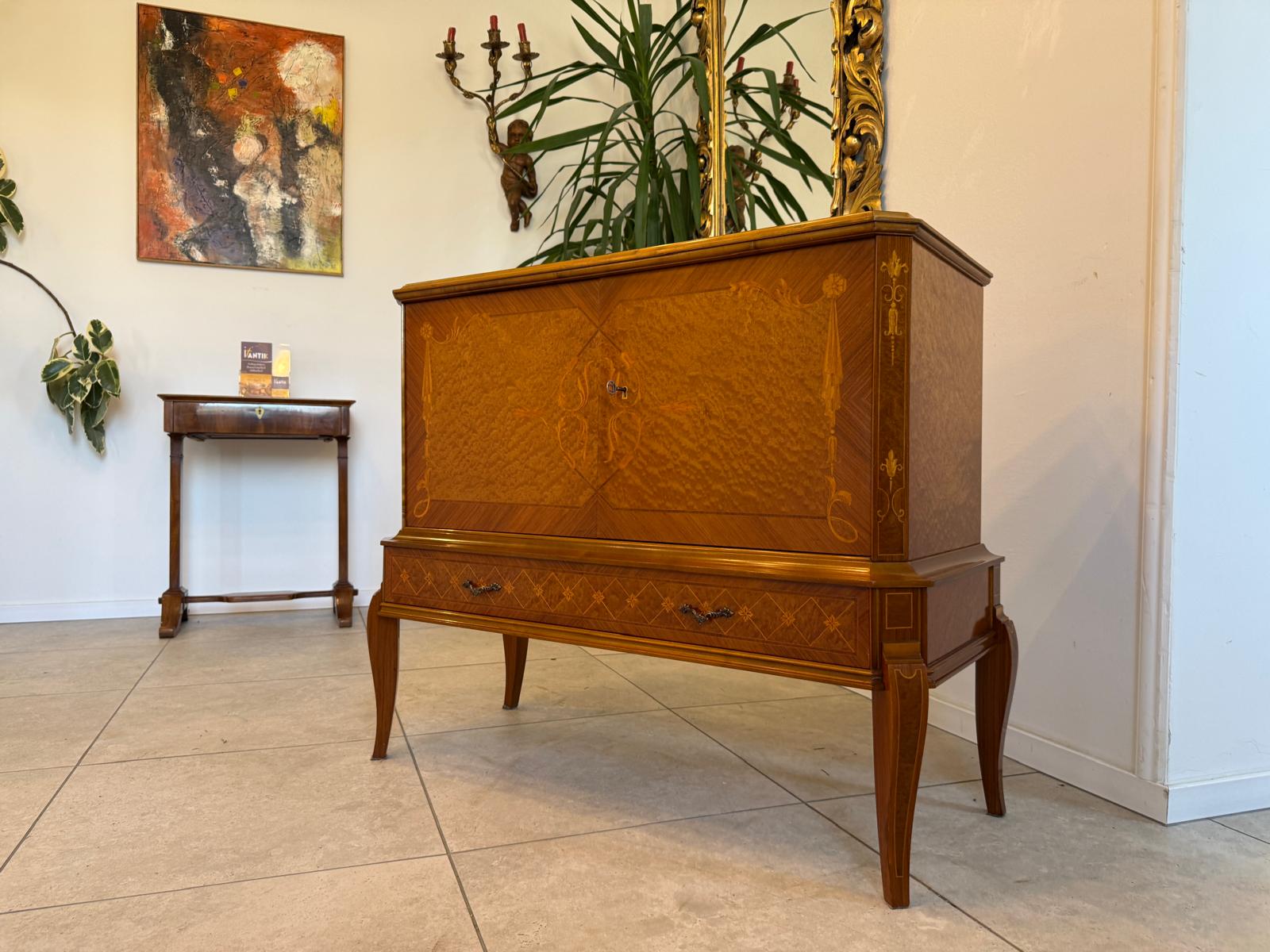 Geschweifte Anrichte Sideboard Kommode Barockstil Stilmöbel ifantik D1228