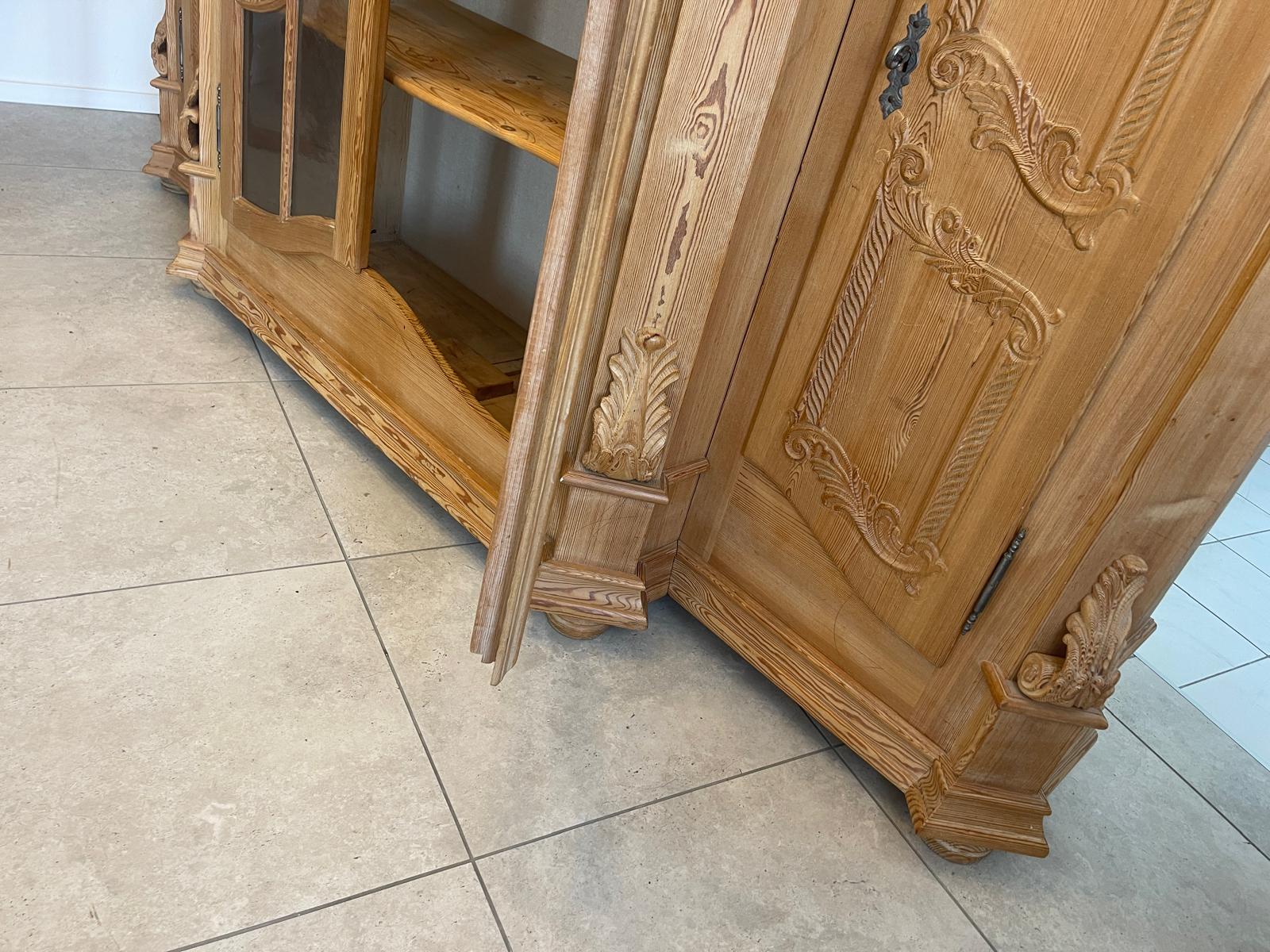 hübscher Bauernschrank Landhausschrank Barockstil Eckschrank G1361