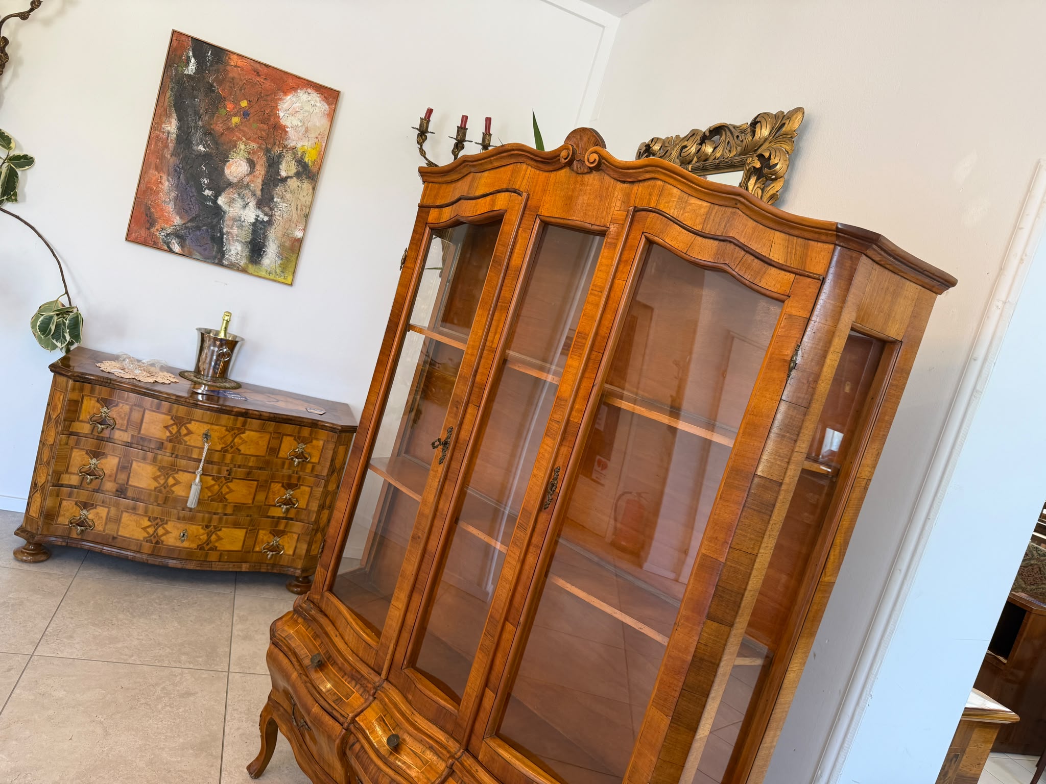 Barockstil Vitrine Intarsiert Nussholz Bücherschrank Stilschrank D2620