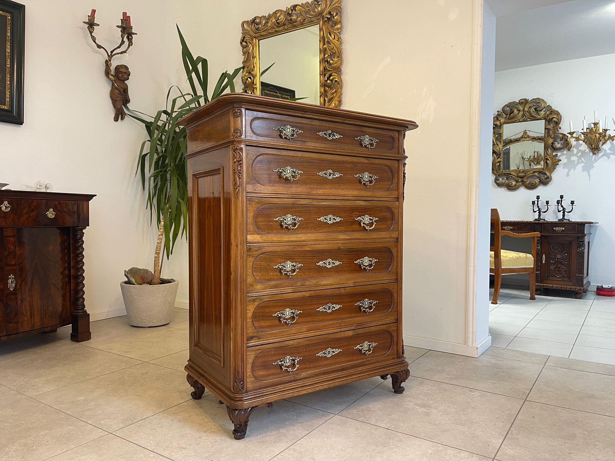 18ffbe7a-61ee-45f5-8c91-d0b846cbfb3f Gründerzeit Wochenkommode Nussholz Ladenschrank Restauriert A5005