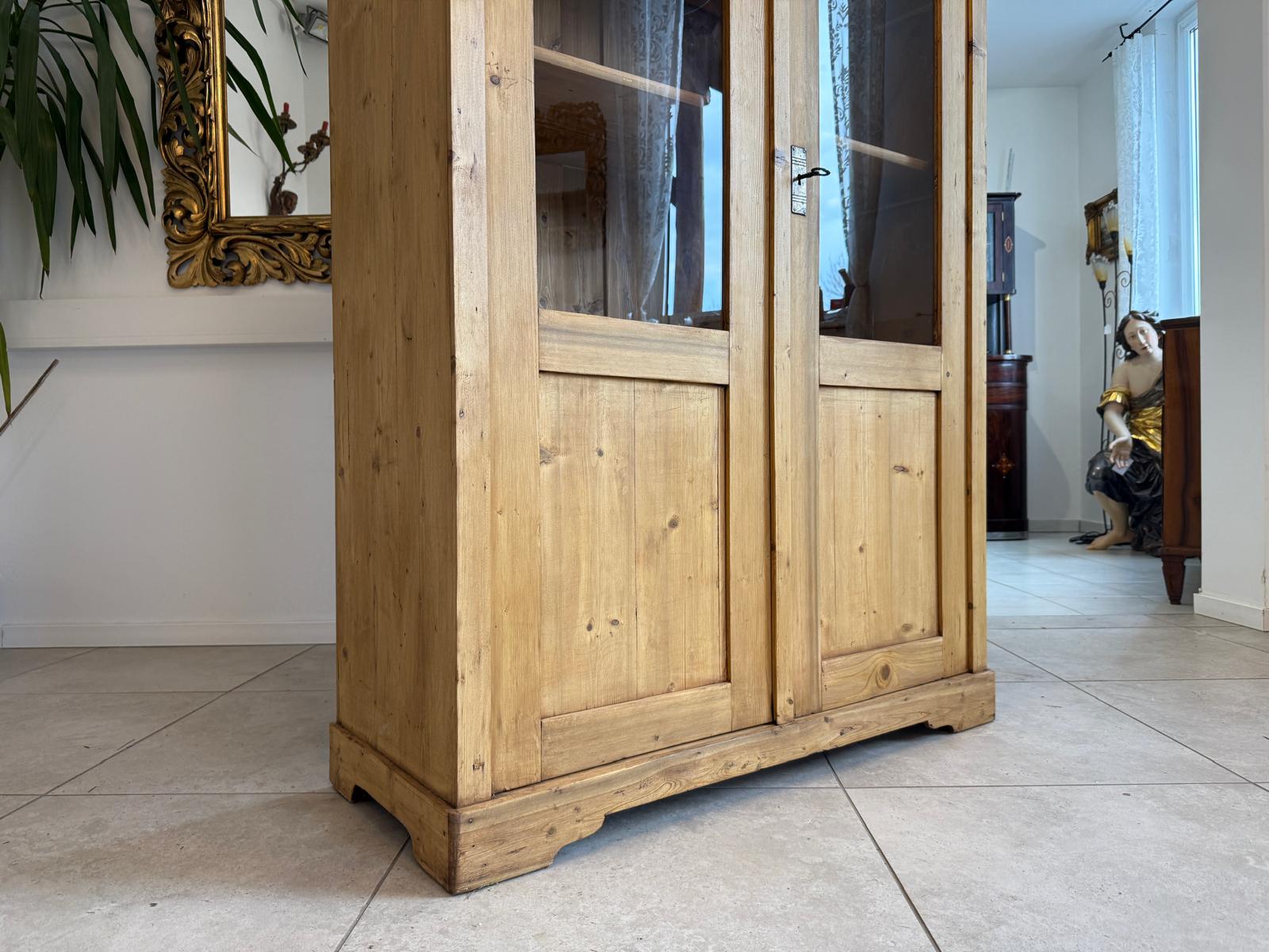 Antike Weichholz Bauernvitrine Vitrine Naturholz Glasvitrine Alte Bauernmöbel D2283