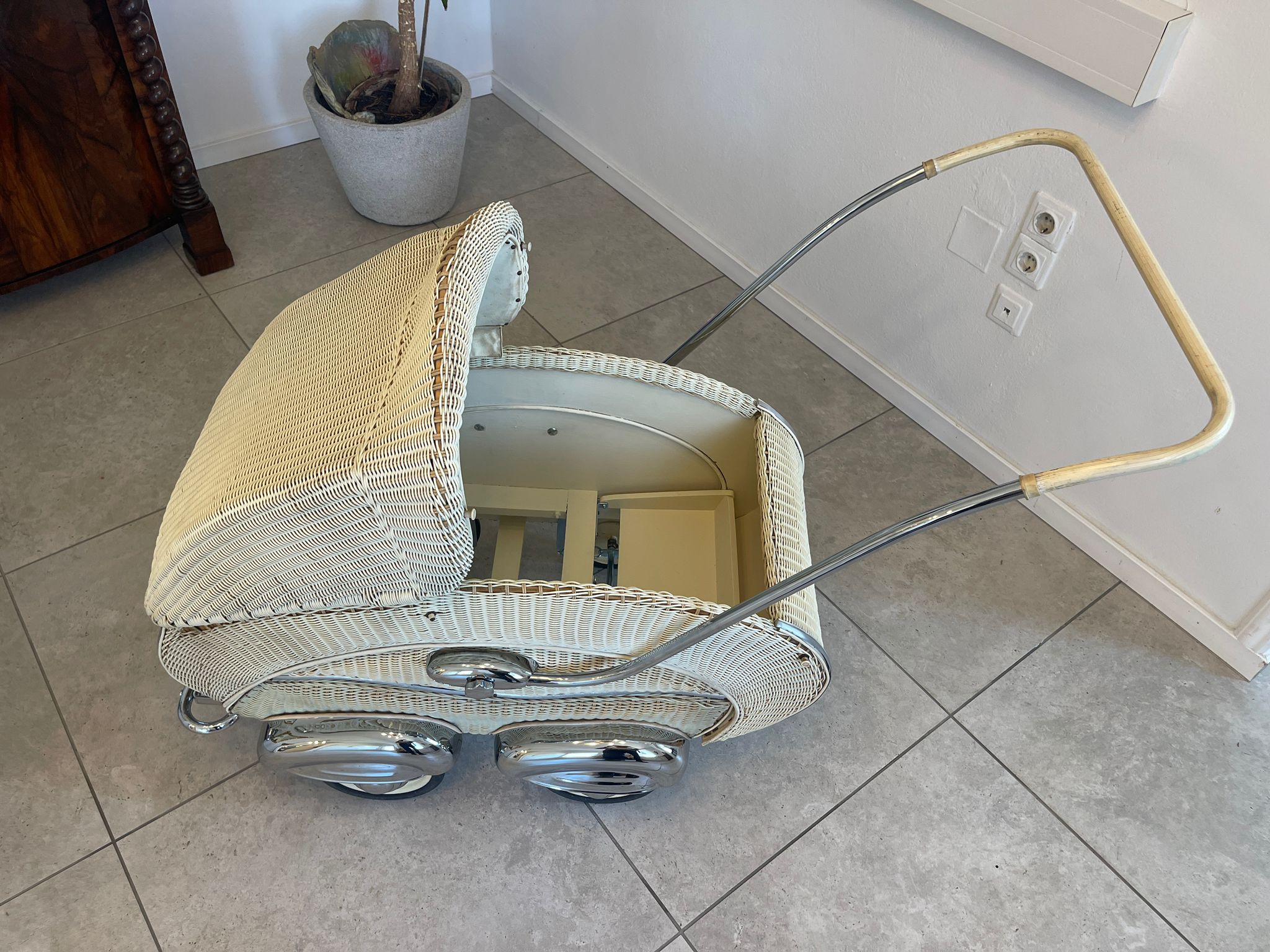 839102a0-0824-453b-92b4-5e0e2731c3ab Vintage Wicker Kinderwagen Buggy Korbpuppen Wagen - Klassischer, geflochtenem Korb, restauriert Stin01