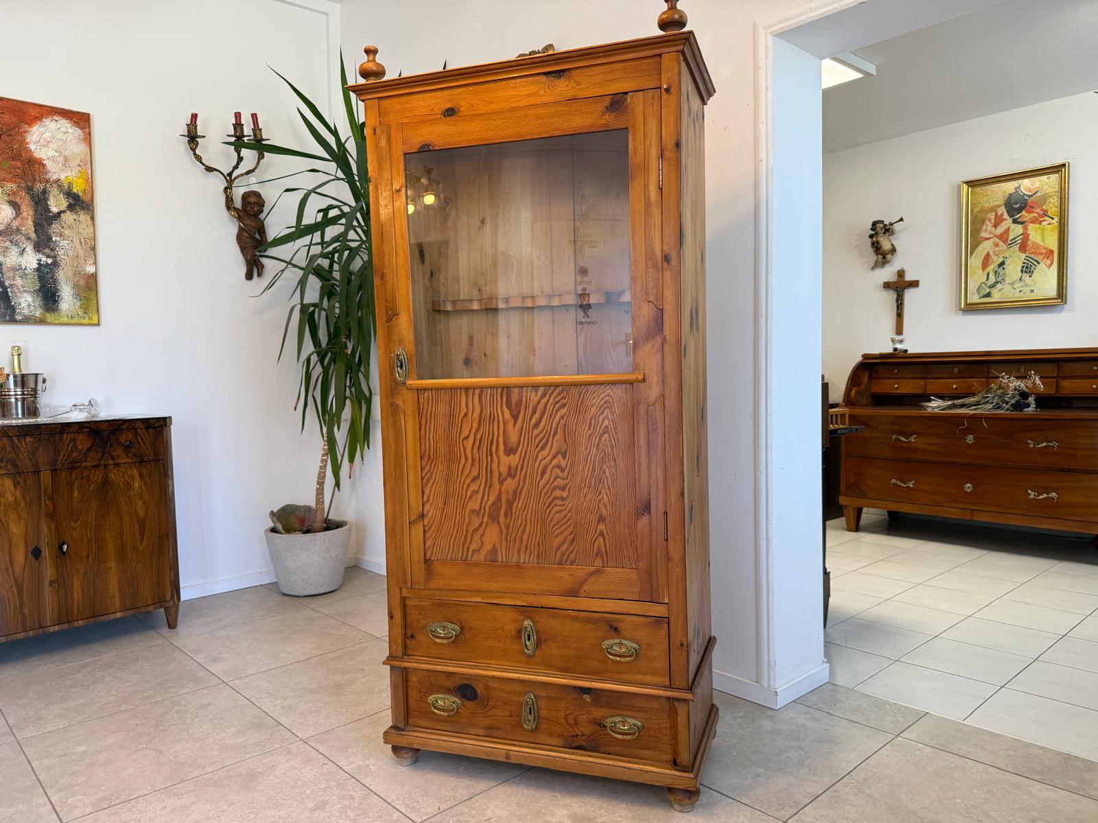 Bäuerlicher Waffenschrank Naturholz Bauernschrank Zierbenholz Kasten Landhausmöbel G1994