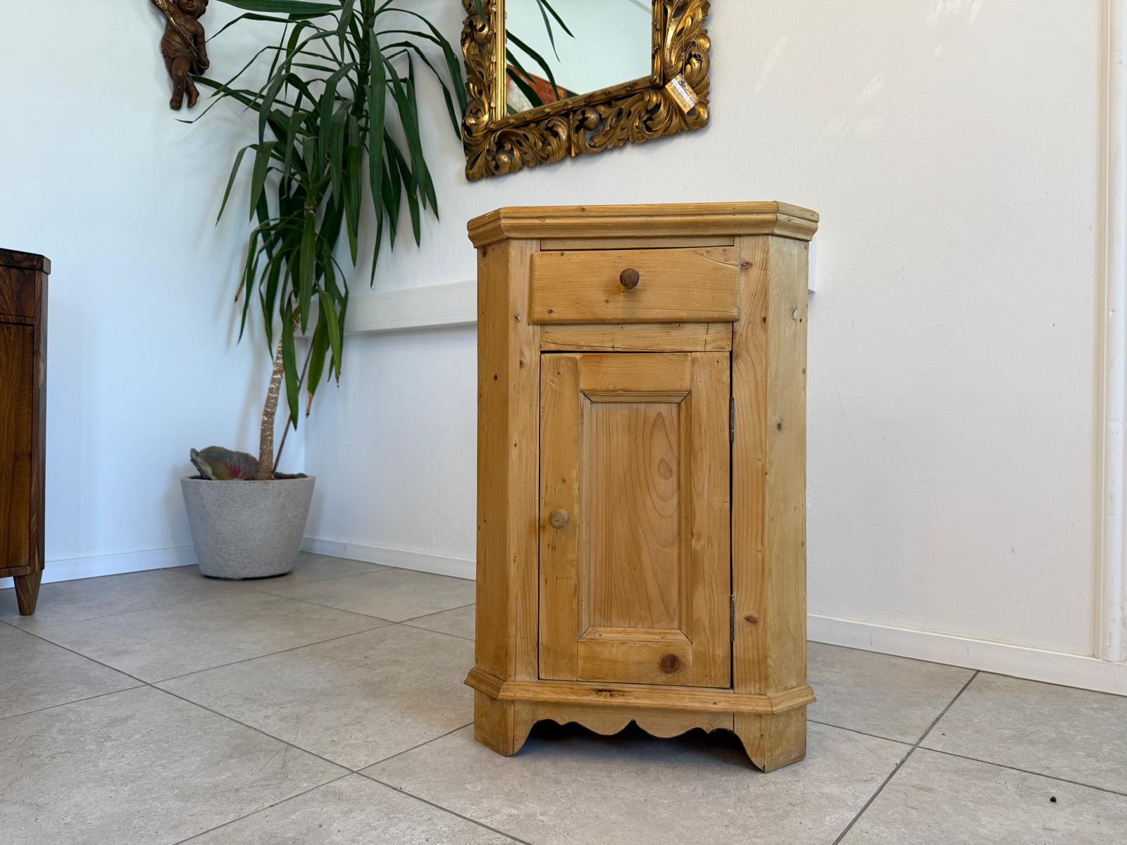 Bäuerliches Eckkasterl Eckanrichte Eckmöbel Bauernchrank G1980