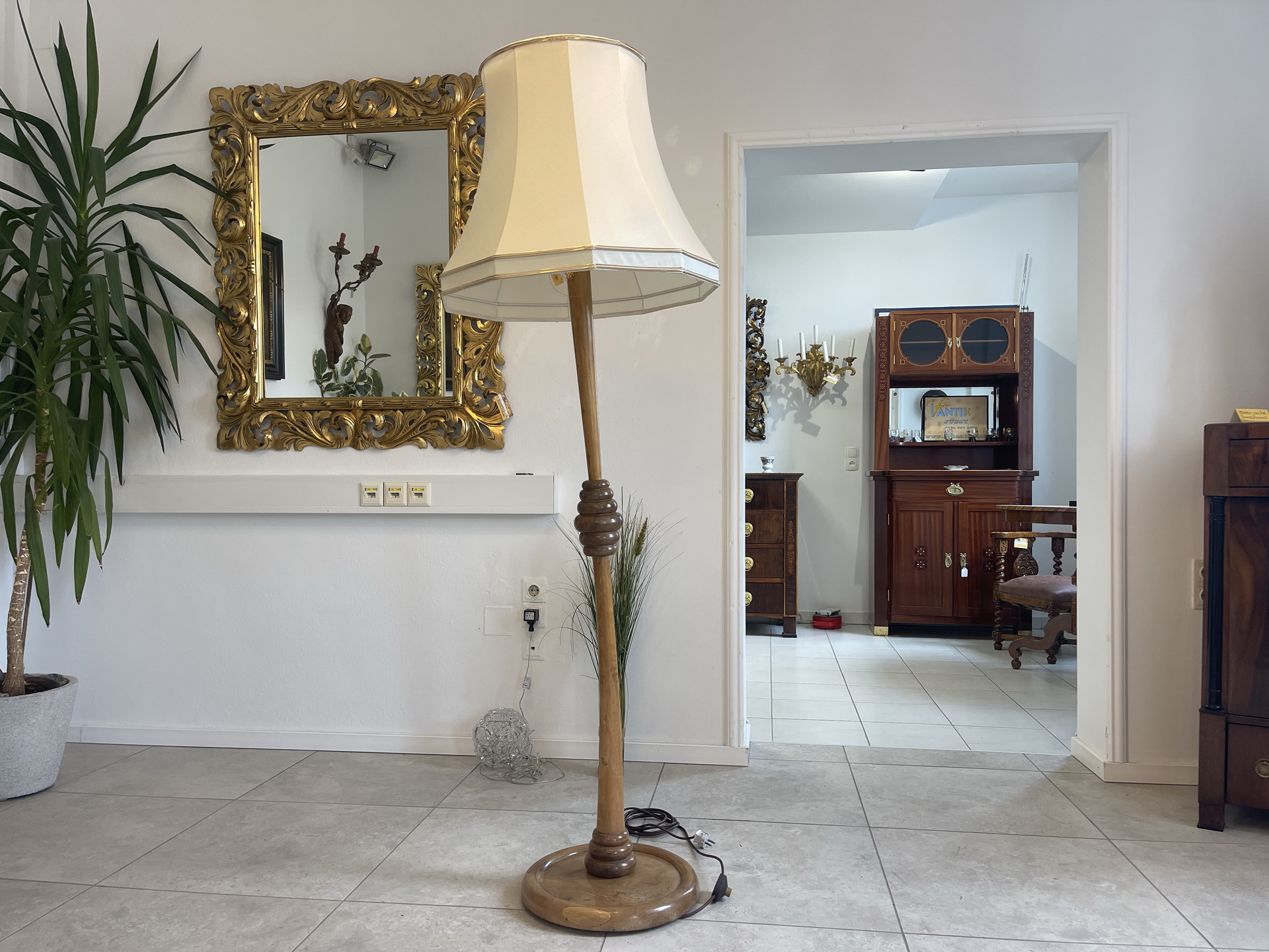 IMG_4603 Stehlampe Antikstil Holzlampe Holzstehleuchte A4224