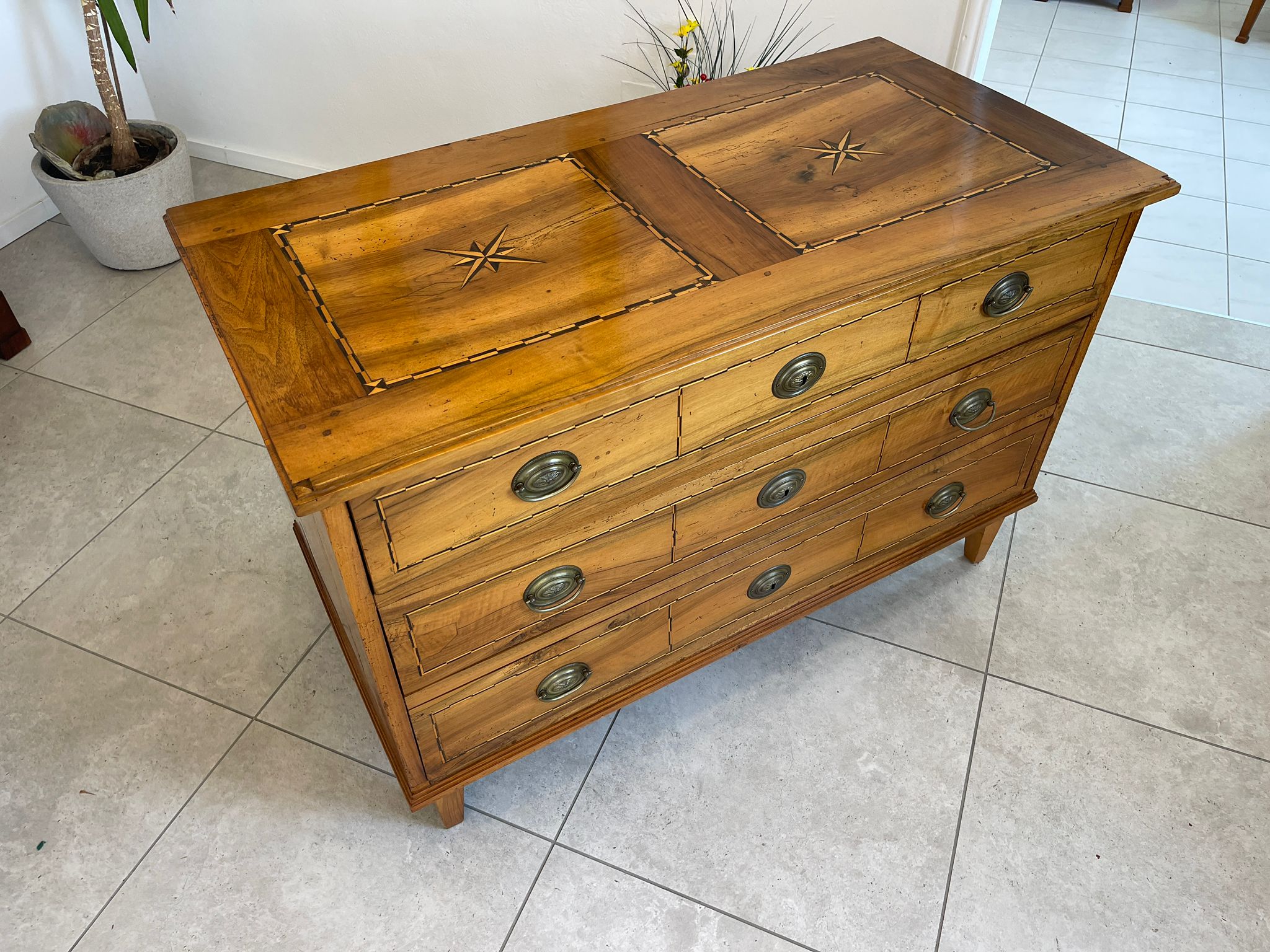 9a7220ee-772a-4c70-abbe-999b03576763 Sale Marketierte Josefinische Kommode A4691