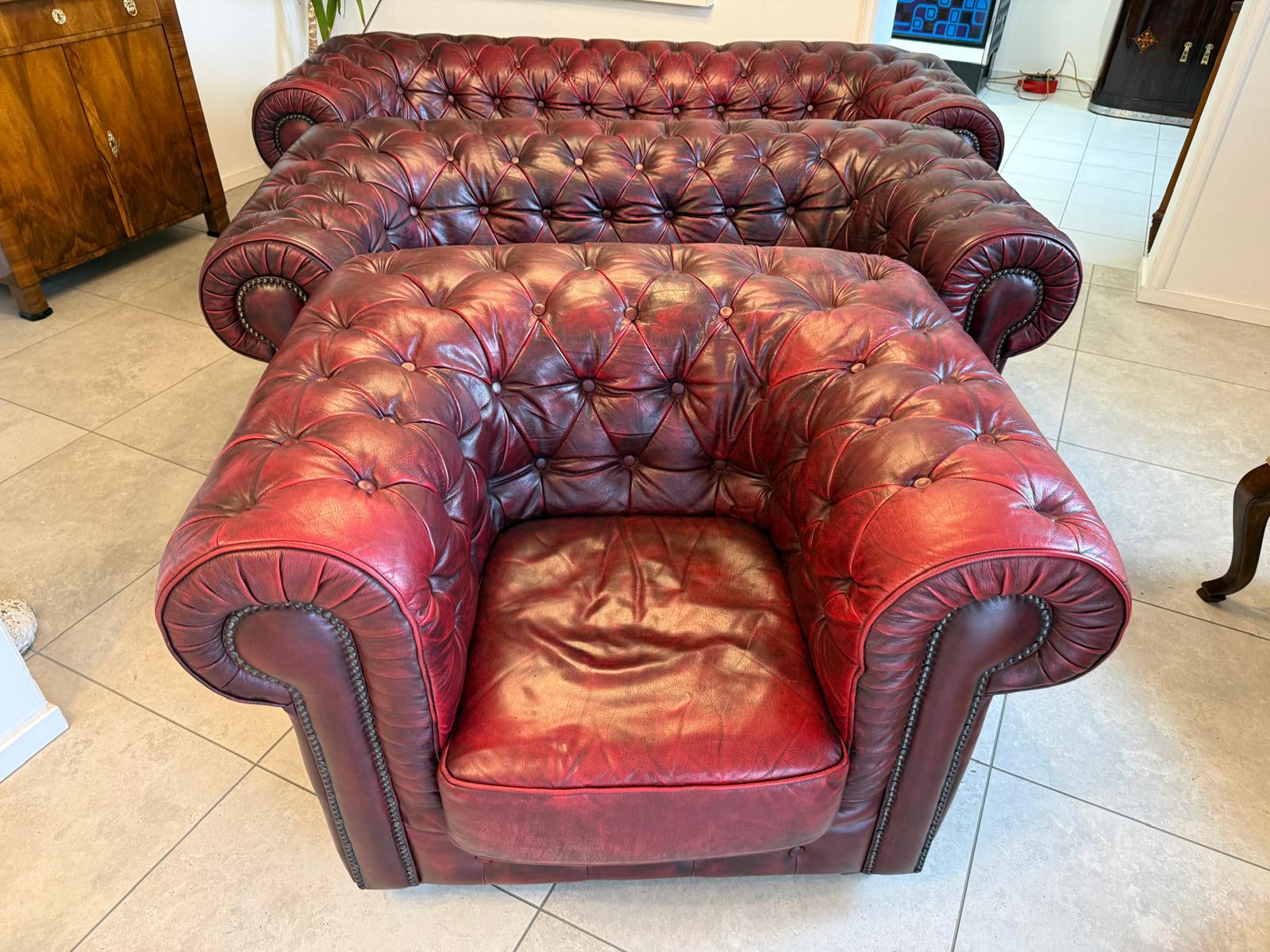 Chesterfield Ensemble 3 teilig Ledersofa Fauteuils Clubmöbel Cultmöbel D2302