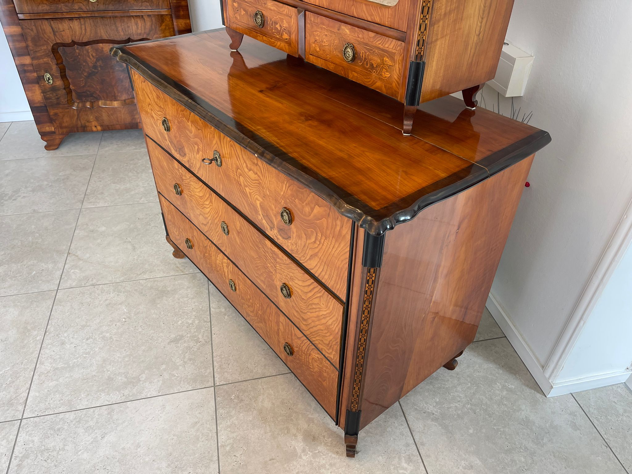 01cbd350-fd89-48c8-927b-f8c1f6a97da5 Aufsatzvitrine Aufsatzkommode Vitrine Bücherschrank A4382