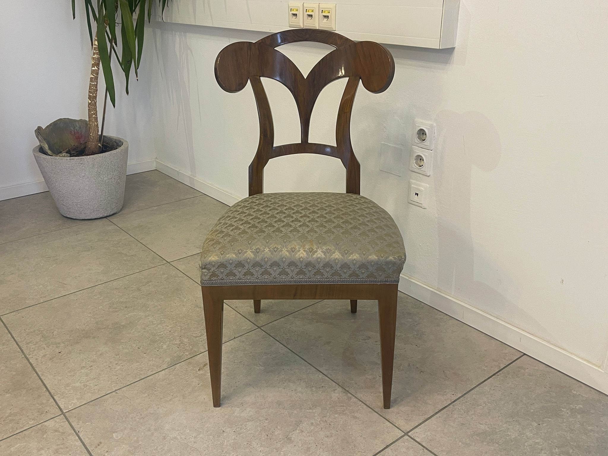 bf3b337a-976e-4fec-a0c1-ca2d62e1cd96 Originaler Biedermeier Sessel Nussholz A4999