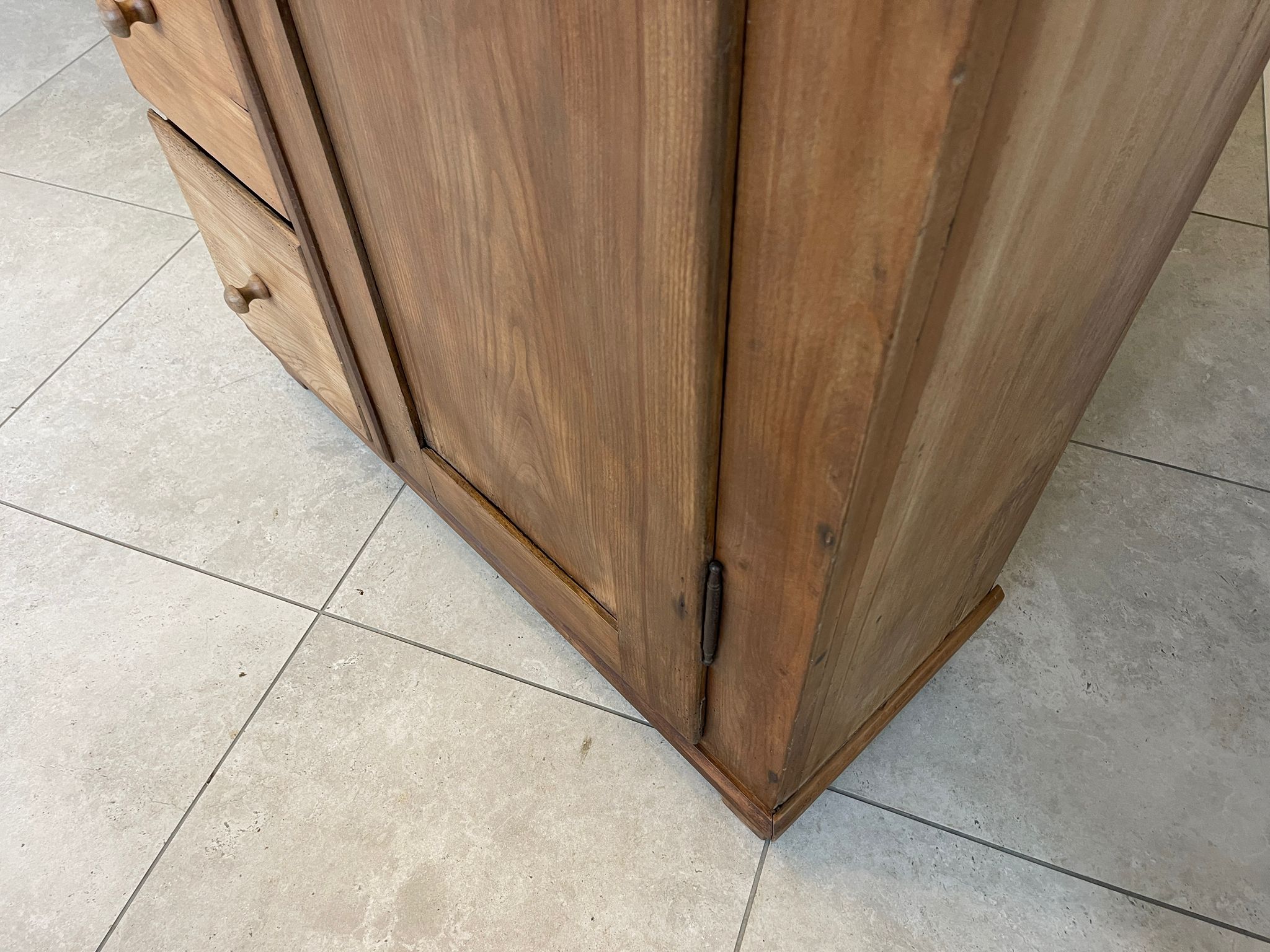 ALTER uriger Brotschrank Almerschrank Speiskasten G1038