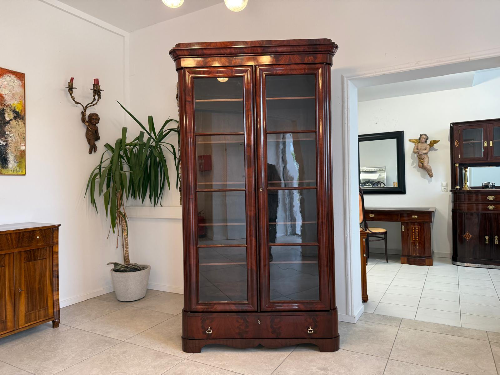 SALE Restaurierte Spätbiedermeier Vitrine Bücherschrank Mahagonie D2875