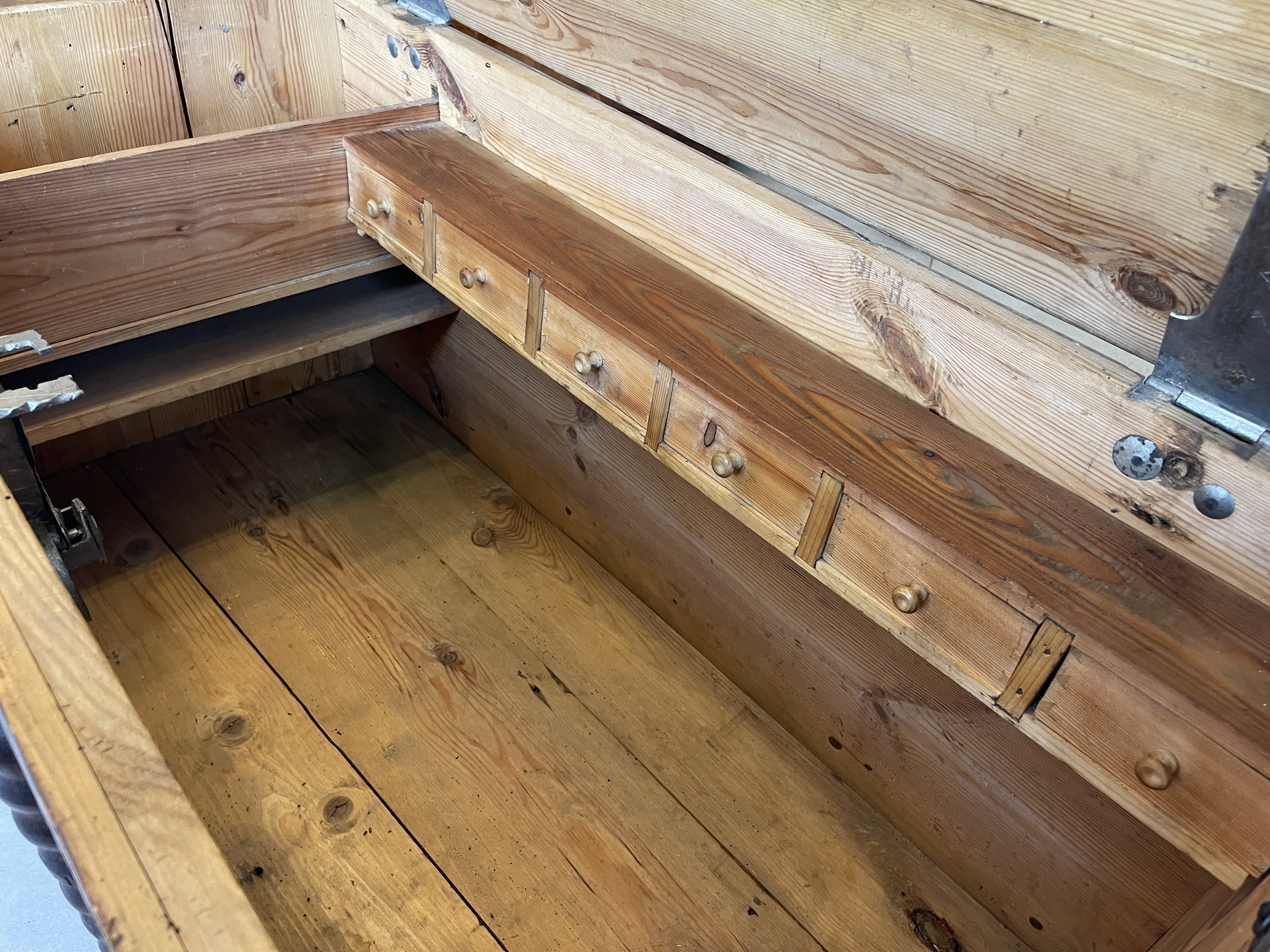 Barock-Biedermeier-118 Originale Barock Truhe Beschnitzt Naturholz A4190