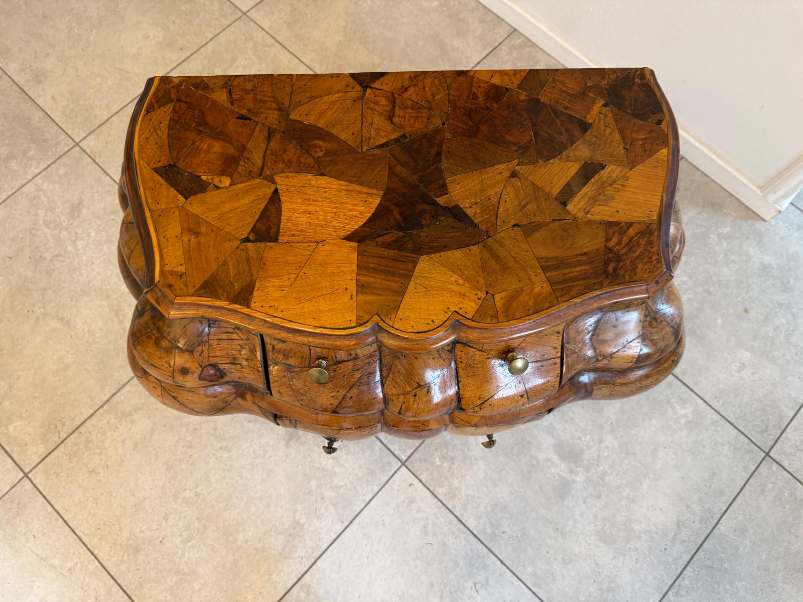 Prächtige geschweifte Barockstil Kommode Authentikum D1035