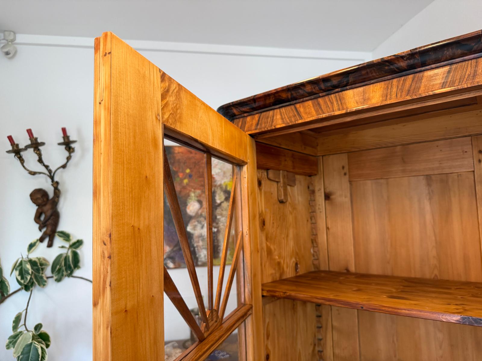 Sale Biedermeier Vitrine Sonnenvitrine Bibliotheksschrank Nussholz D2677