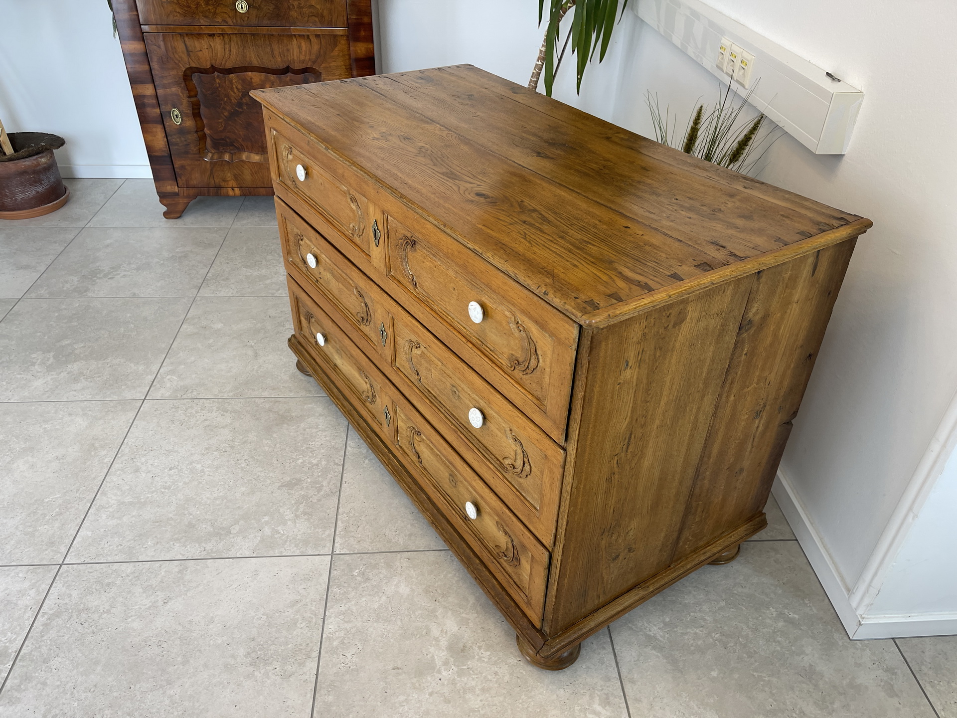 biedermeier_60Fn9oetOJdOJhO Barock Kommode Eichenholz Knochenbarock mit Schnitzarbeit A4301