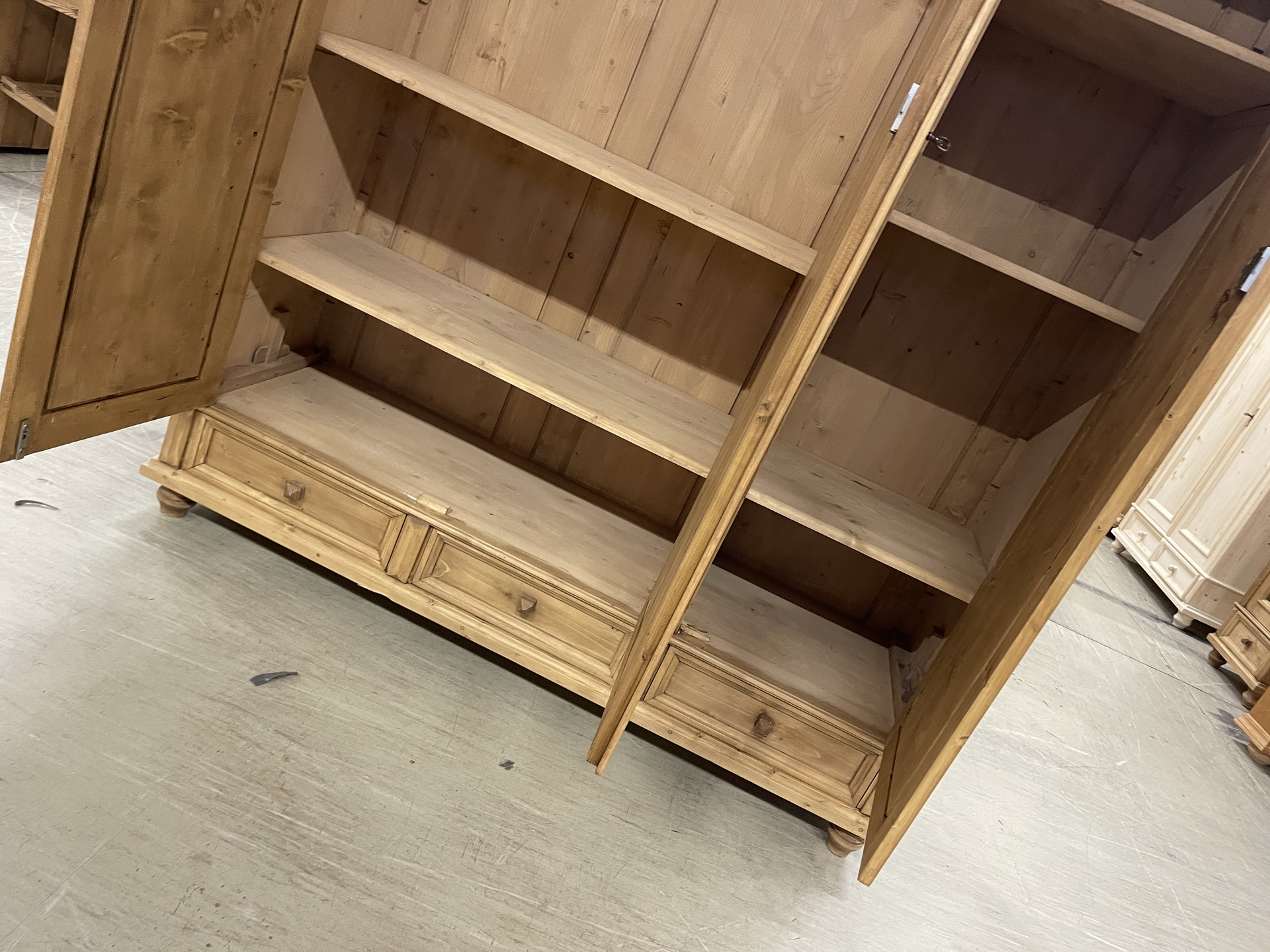 biedermeier-666sL9lew270AkJ Vollholz Garderobenschrank Bauernschrank Kleiderschrank B2089